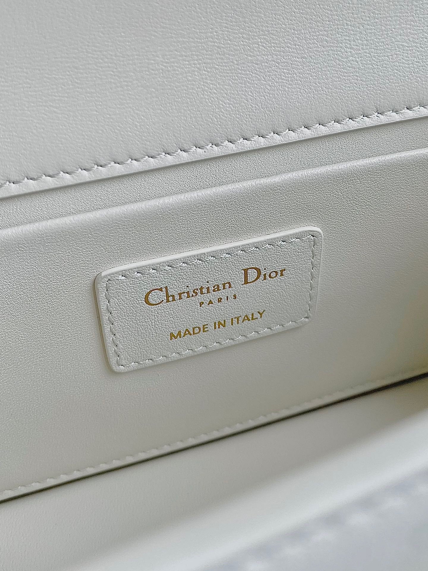 Dior 30 Montaigne East-West Bag with Chain in White Calfskin