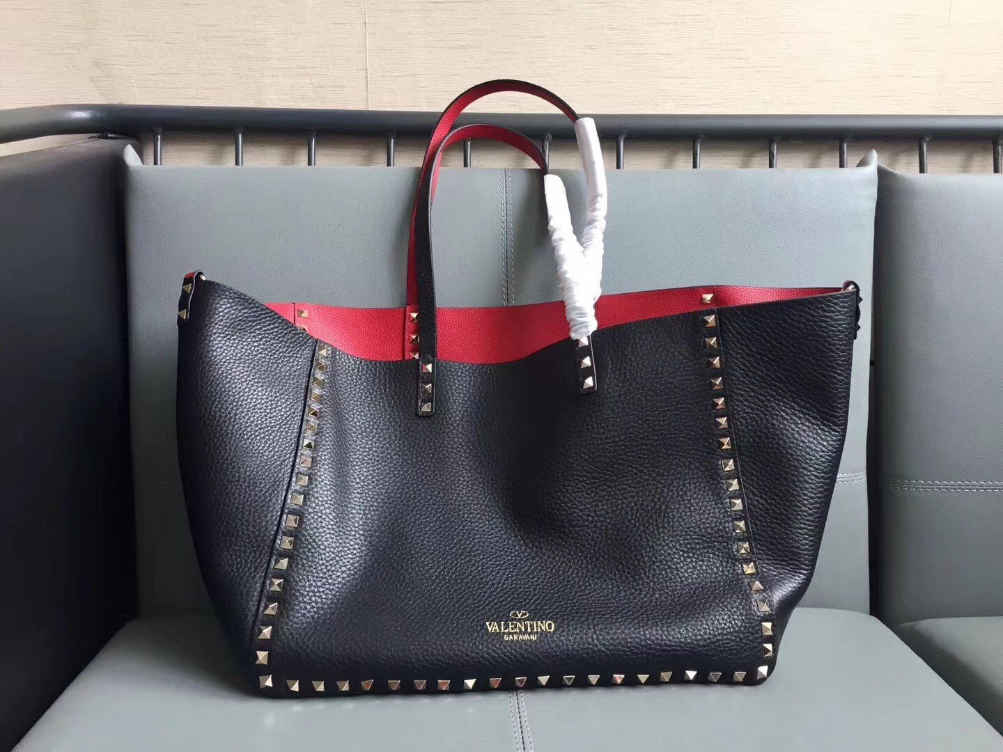 Valentino Rockstud Medium Reversible Tote Black