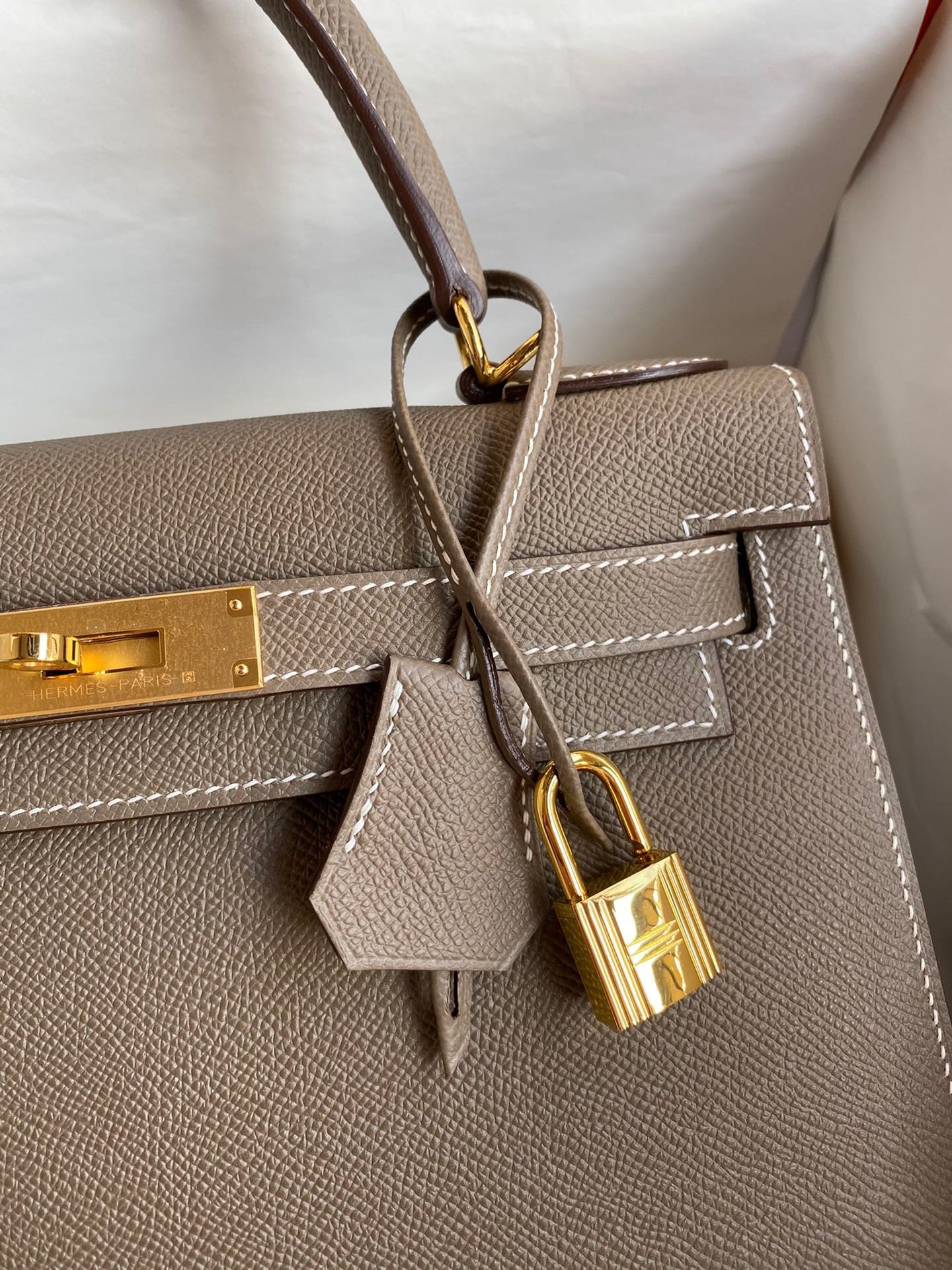 Hermes Kelly Sellier 28 Handmade Bag In Taupe Epsom Calfskin