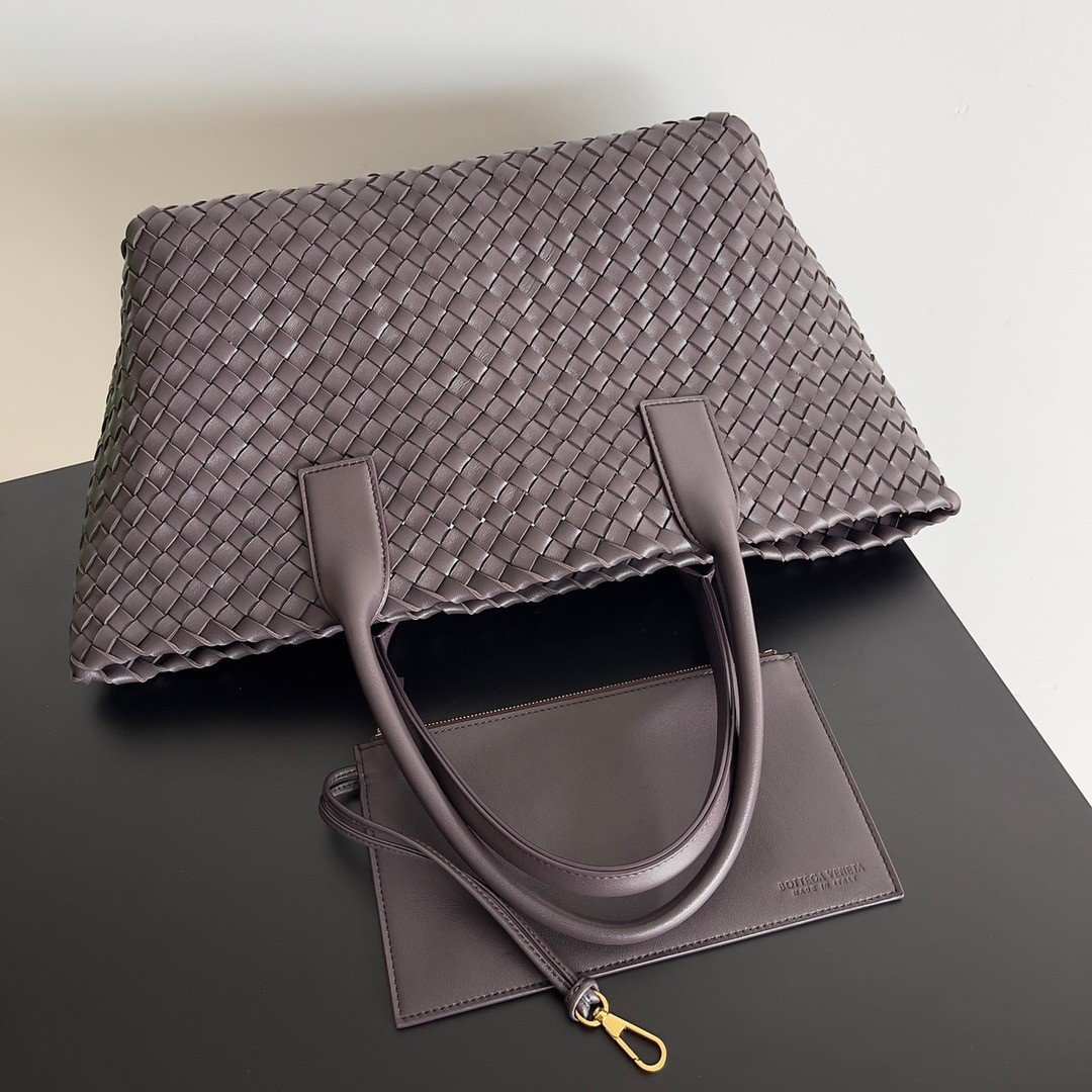 Bottega Veneta Cabat Medium Bag In Fondant Intrecciato Lambskin