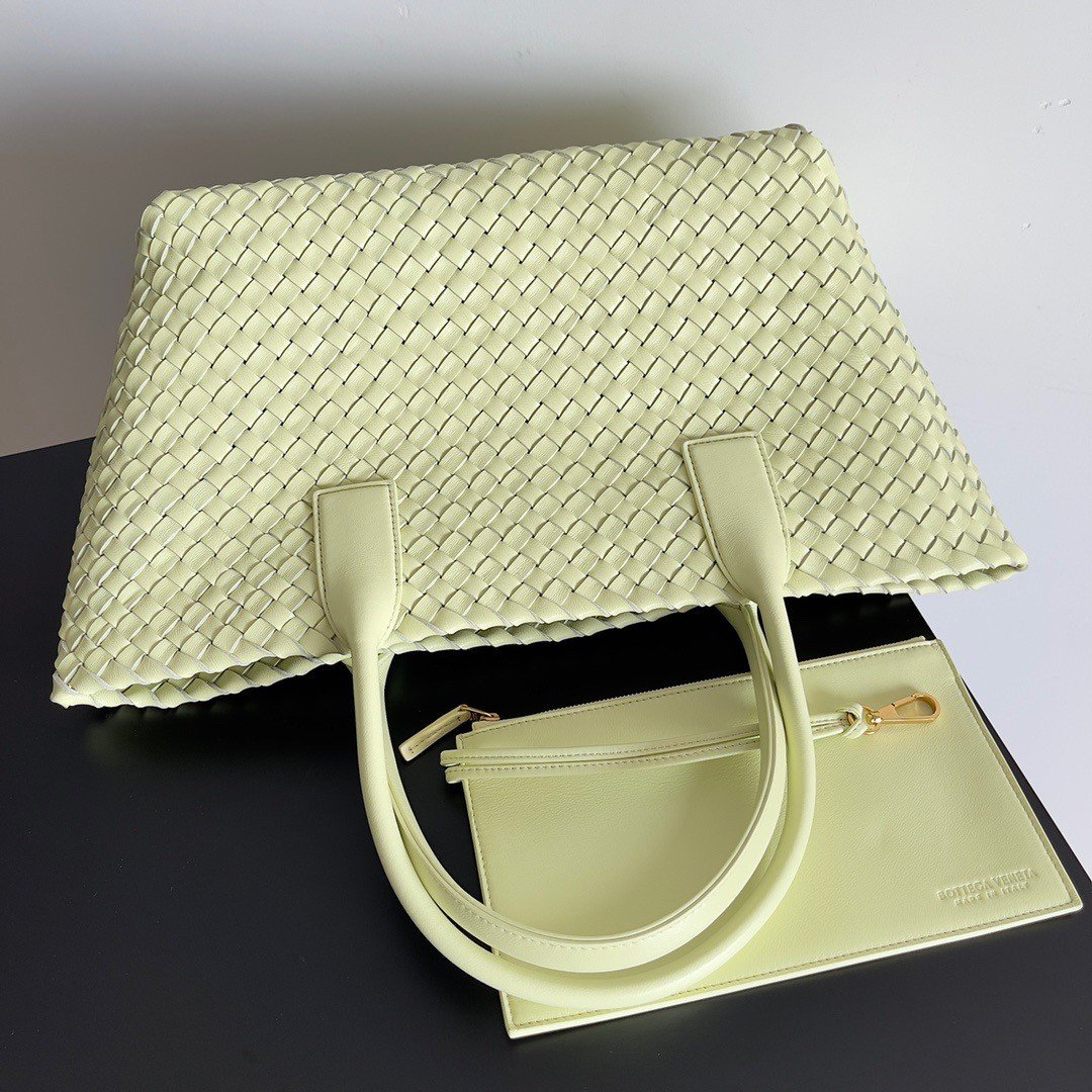 Bottega Veneta Cabat Medium Bag In Lemon Intrecciato Lambskin