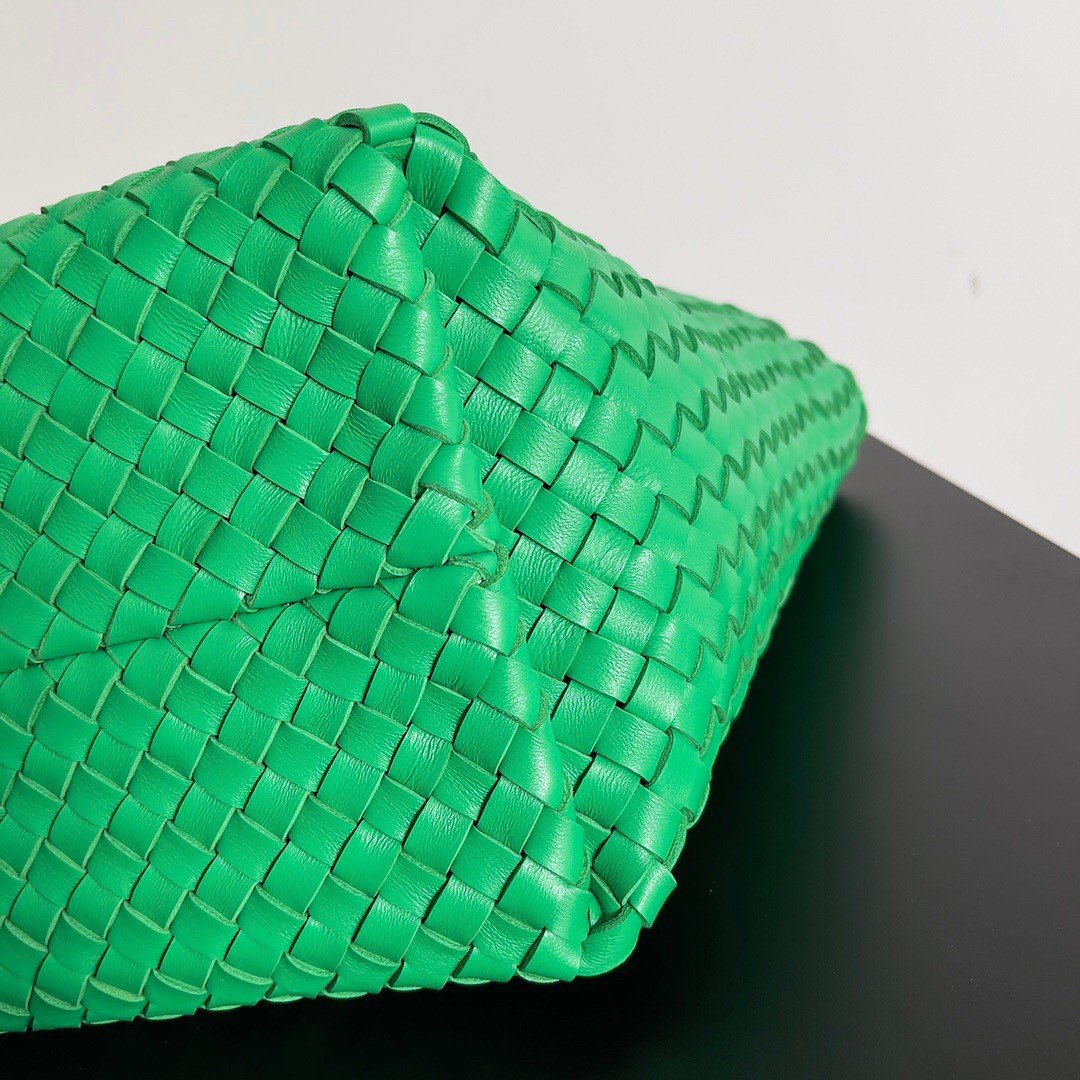 Bottega Veneta Cabat Medium Bag In Green Intrecciato Lambskin