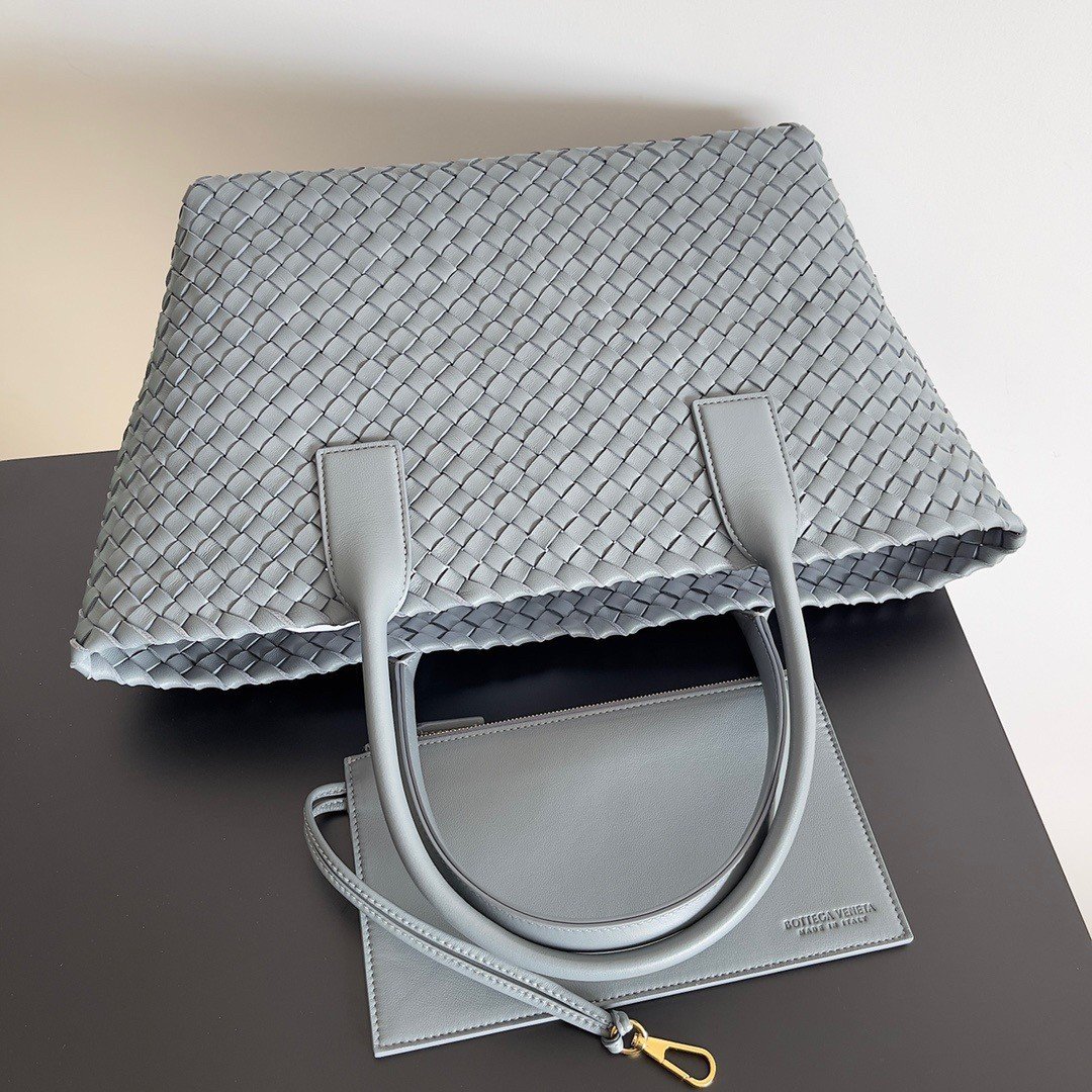 Bottega Veneta Cabat Medium Bag In Thunder Intrecciato Lambskin