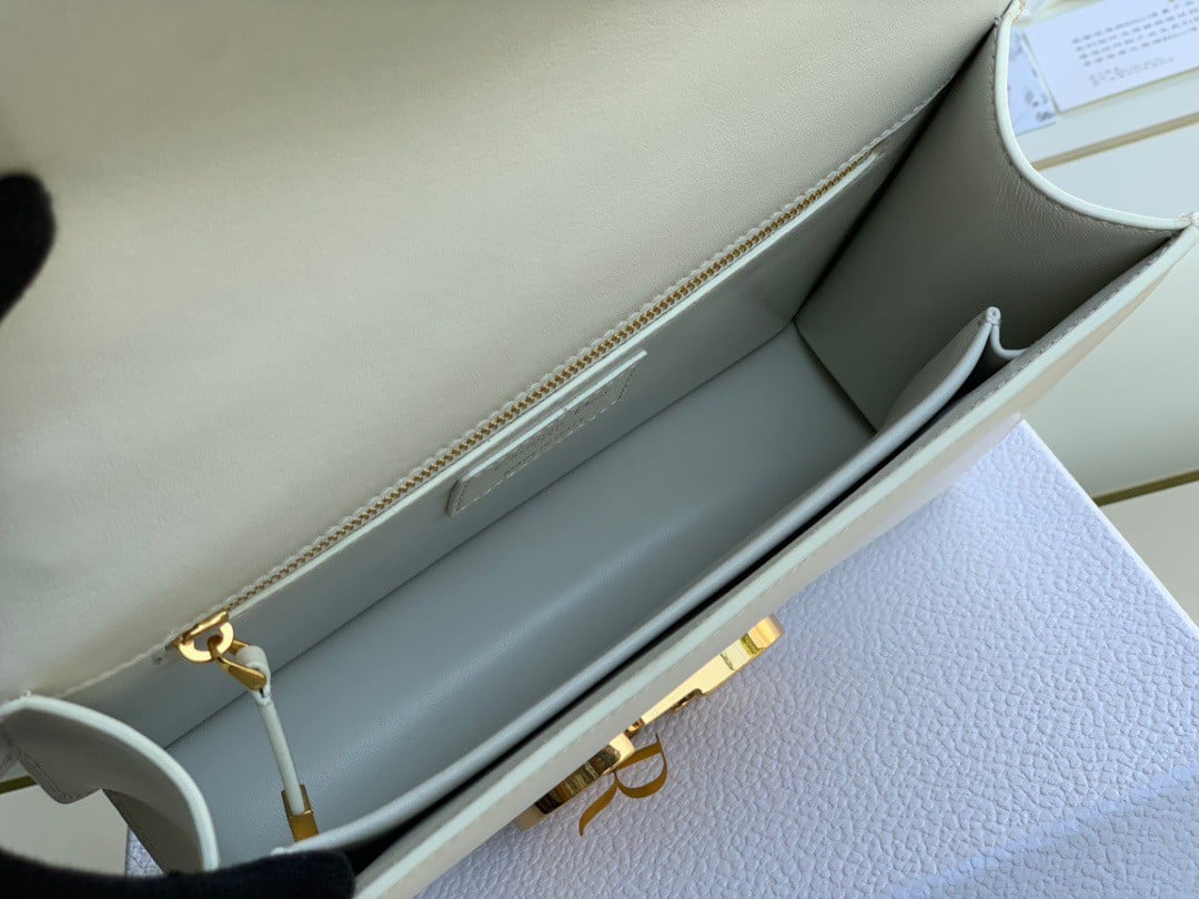 Dior 30 Montaigne Medium Bag In White Box Calfskin