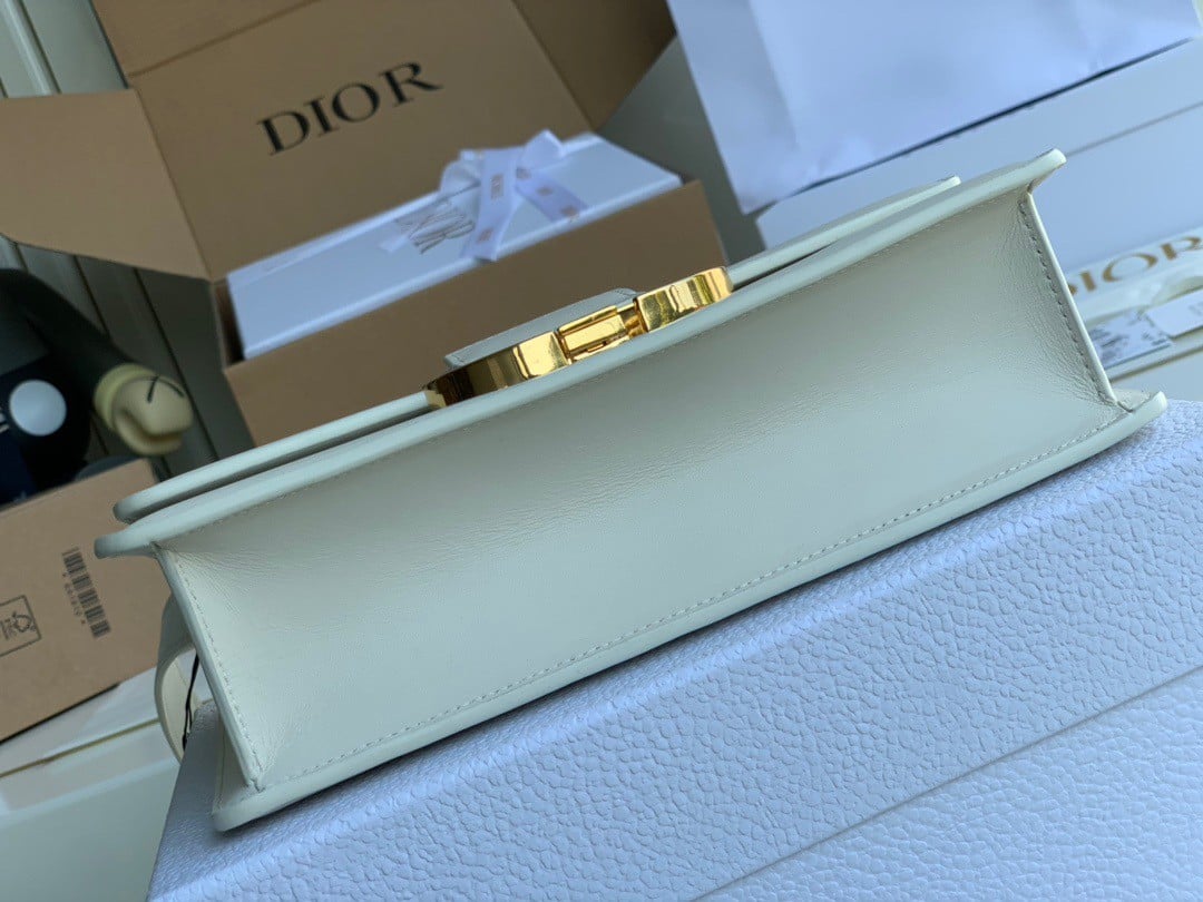 Dior 30 Montaigne Medium Bag In White Box Calfskin