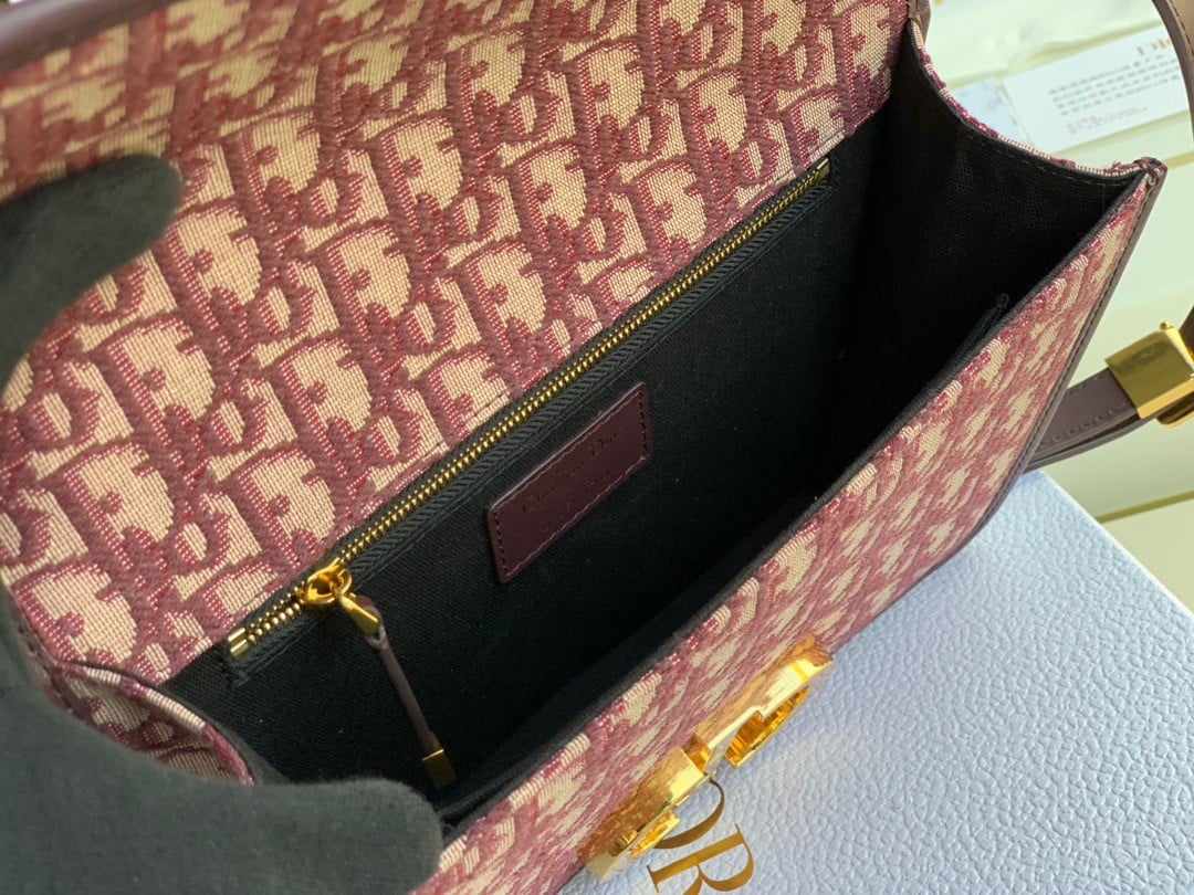 Dior 30 Montaigne Medium Bag In Bordeaux Dior Oblique Jacquard