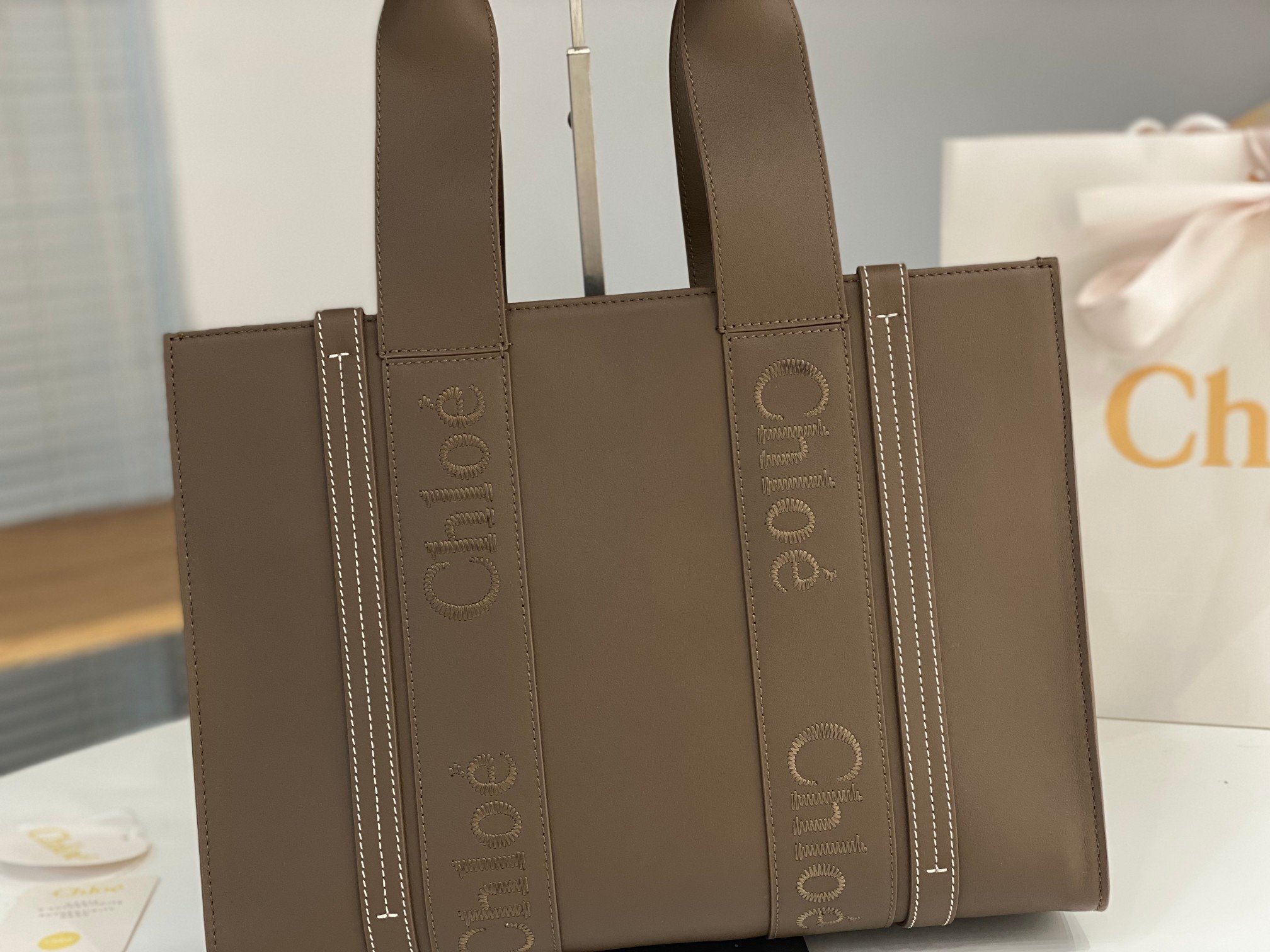 Chloe Woody Medium Tote Bag In Army Green Calfskin