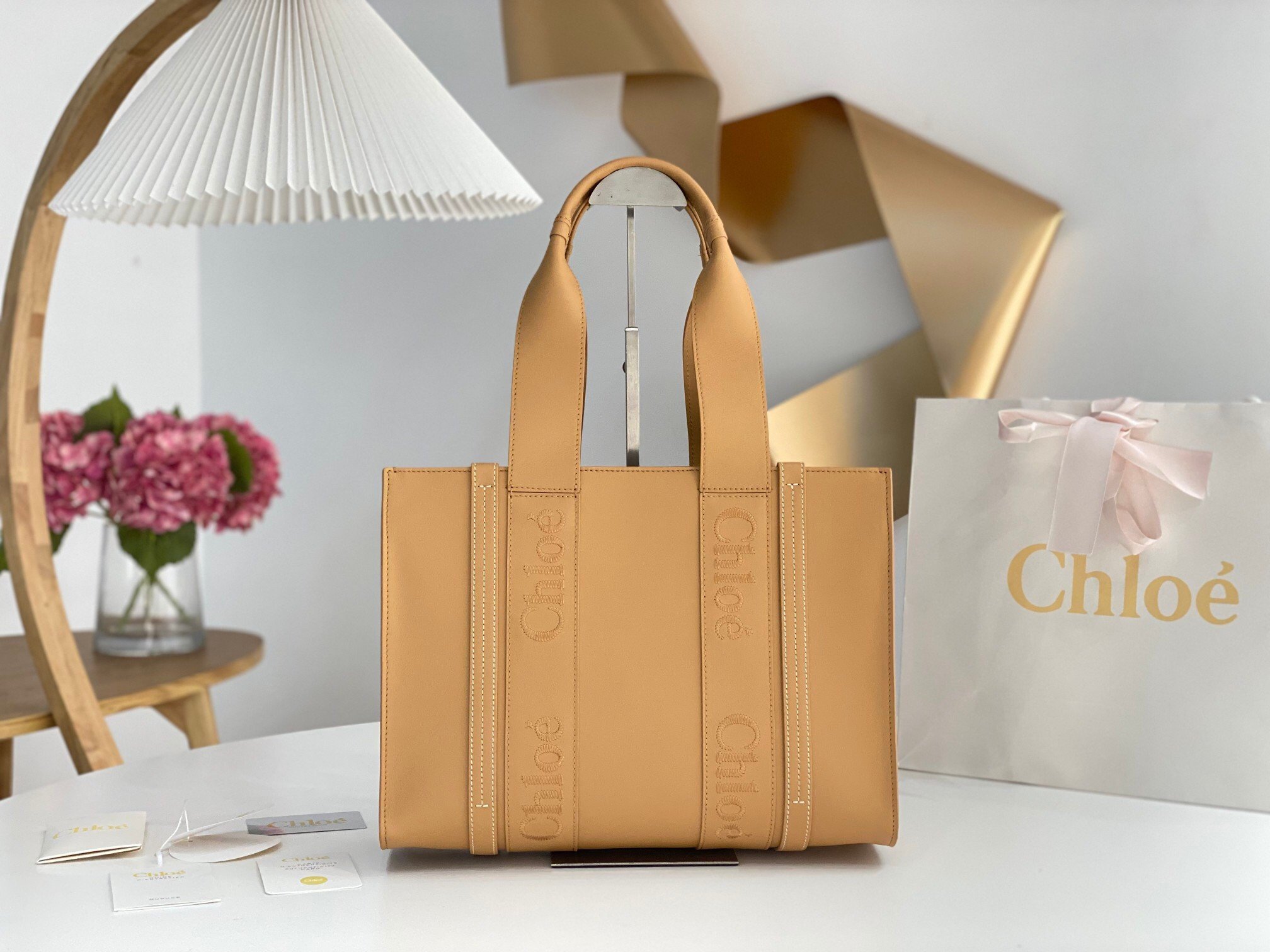 Chloe Woody Medium Tote Bag In Beige Calfskin