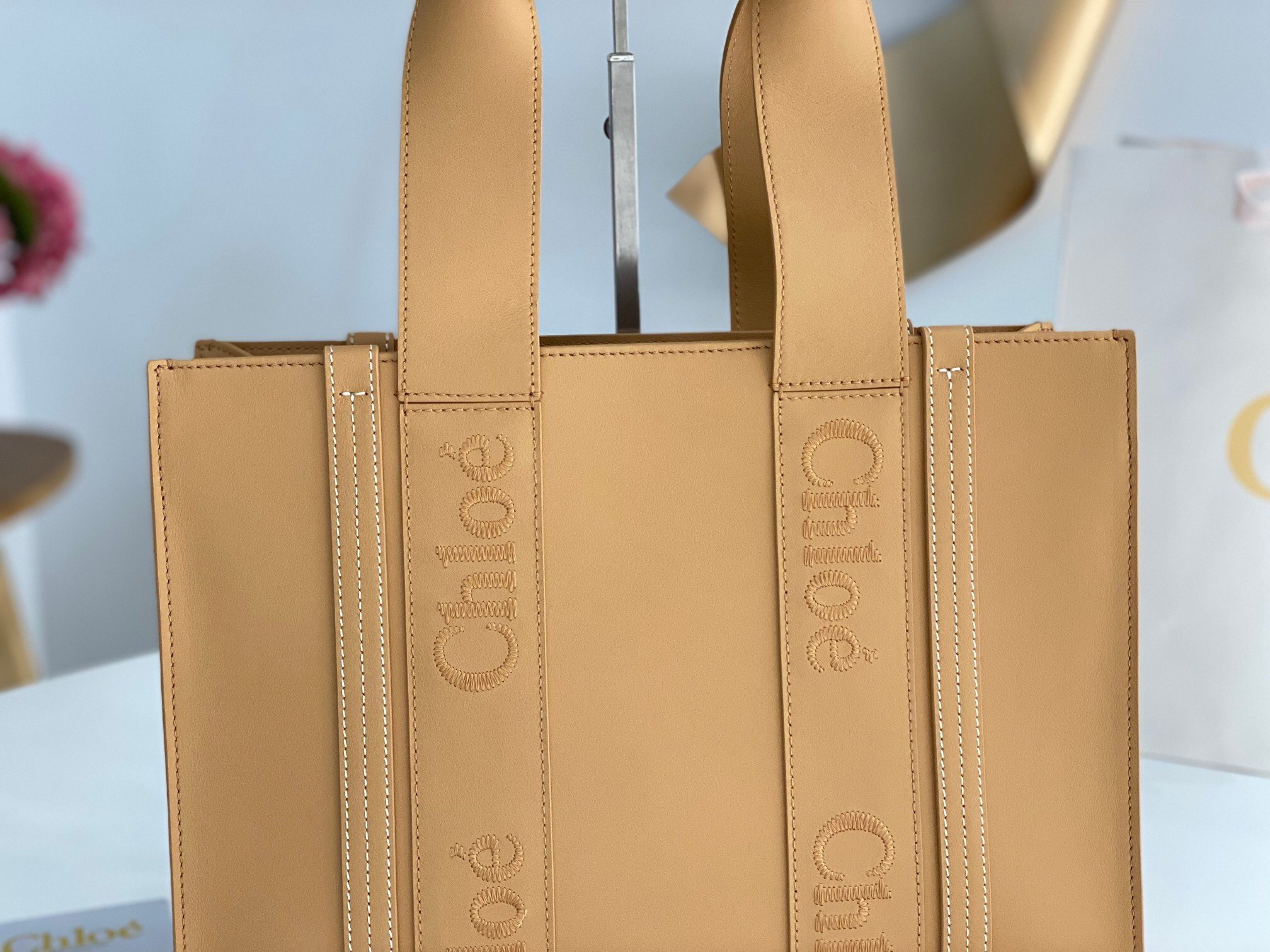 Chloe Woody Medium Tote Bag In Beige Calfskin