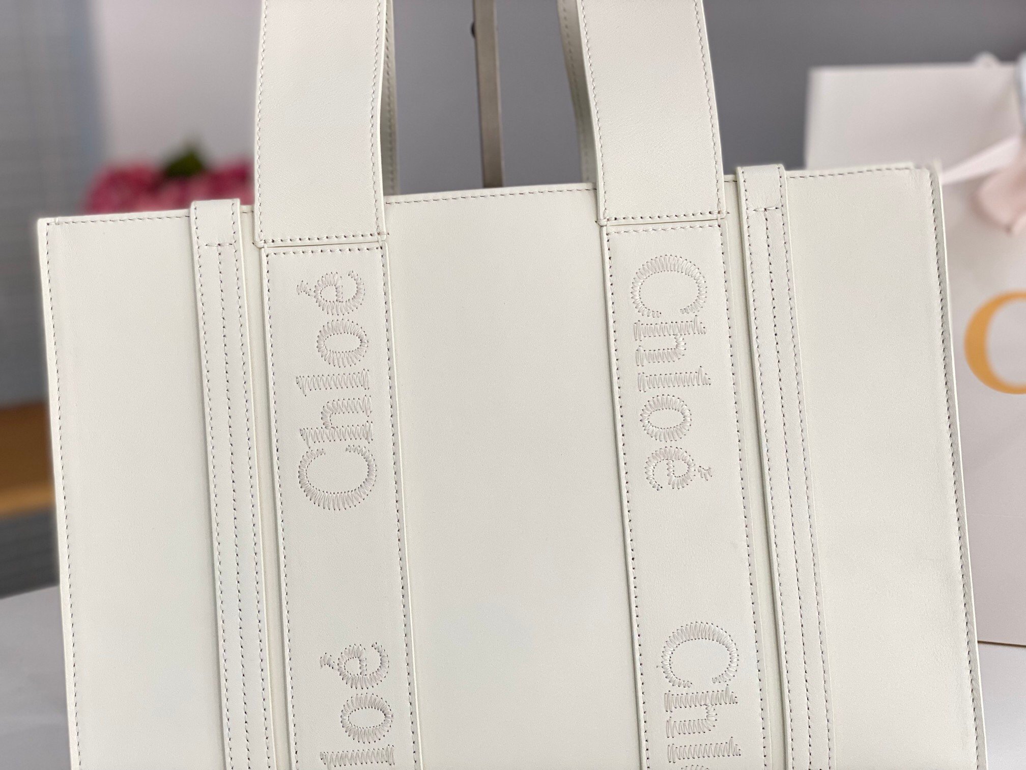 Chloe Woody Medium Tote Bag In White Calfskin