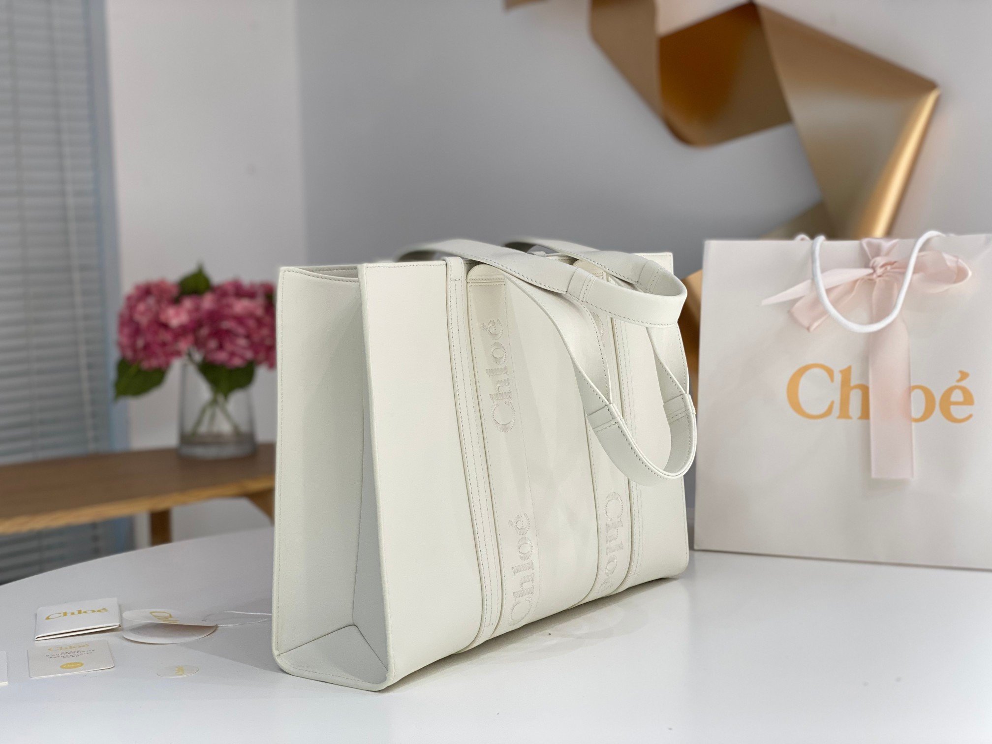 Chloe Woody Large Tote Bag In White Calfskin