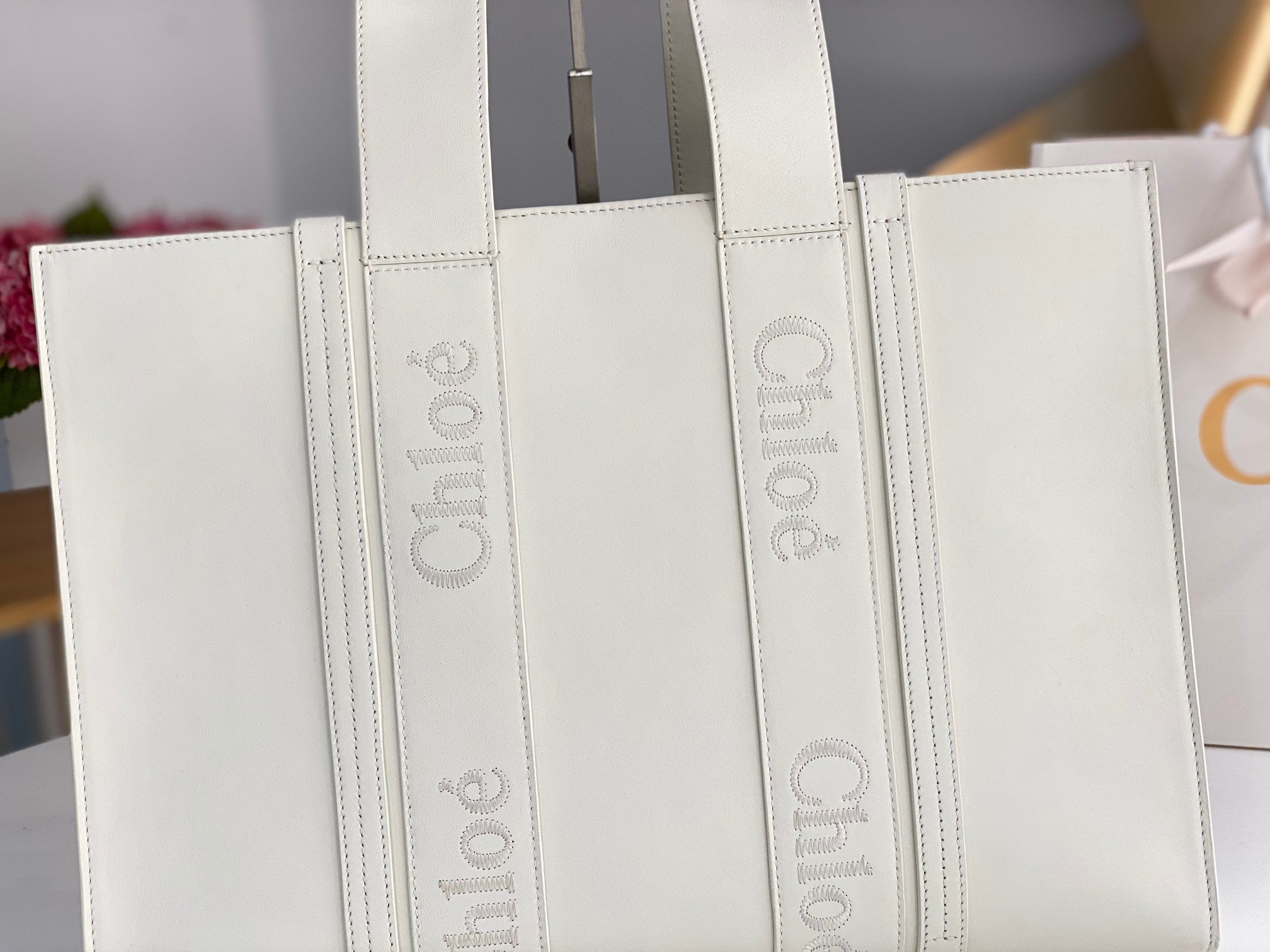 Chloe Woody Large Tote Bag In White Calfskin