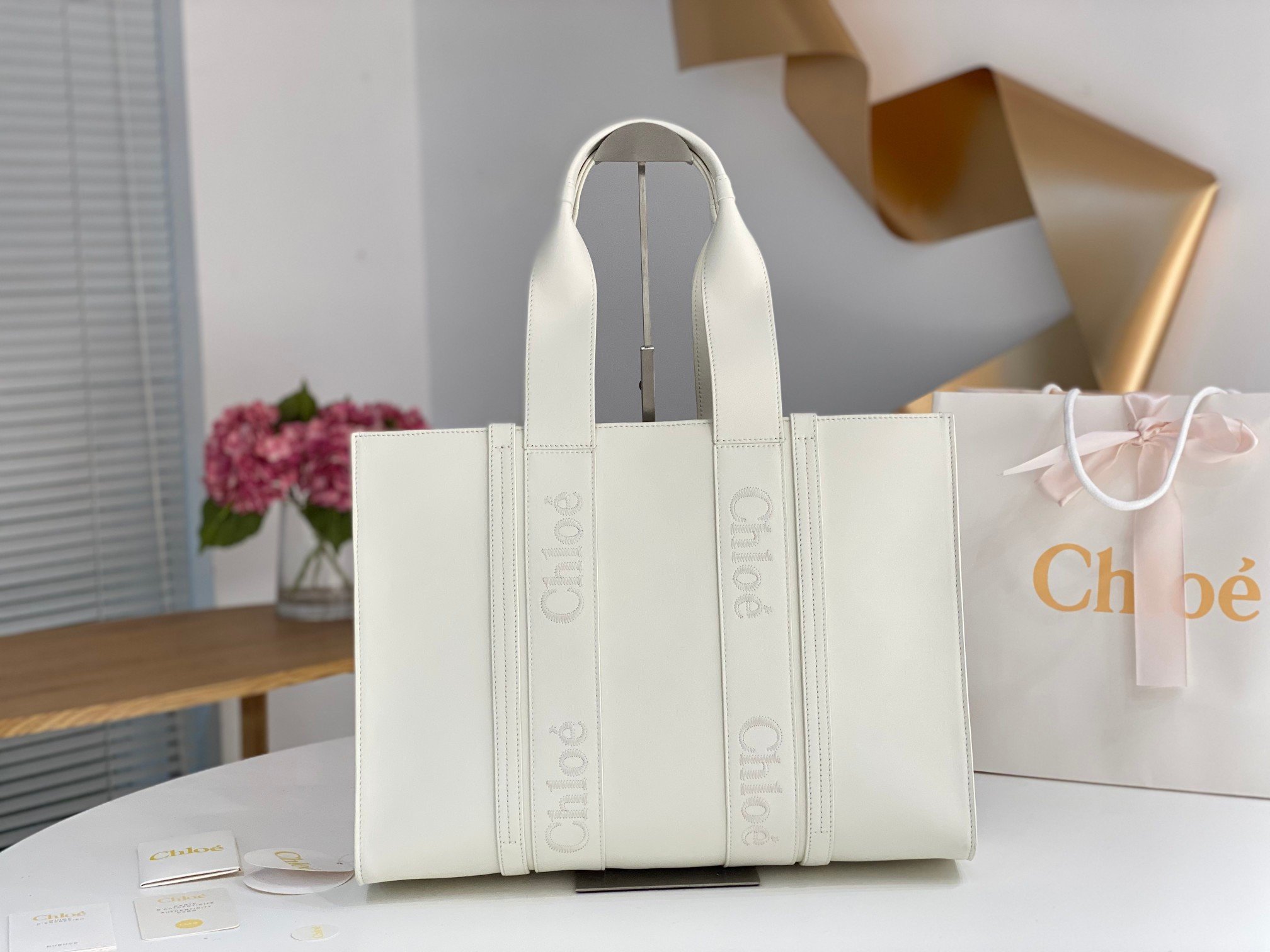 Chloe Woody Large Tote Bag In White Calfskin