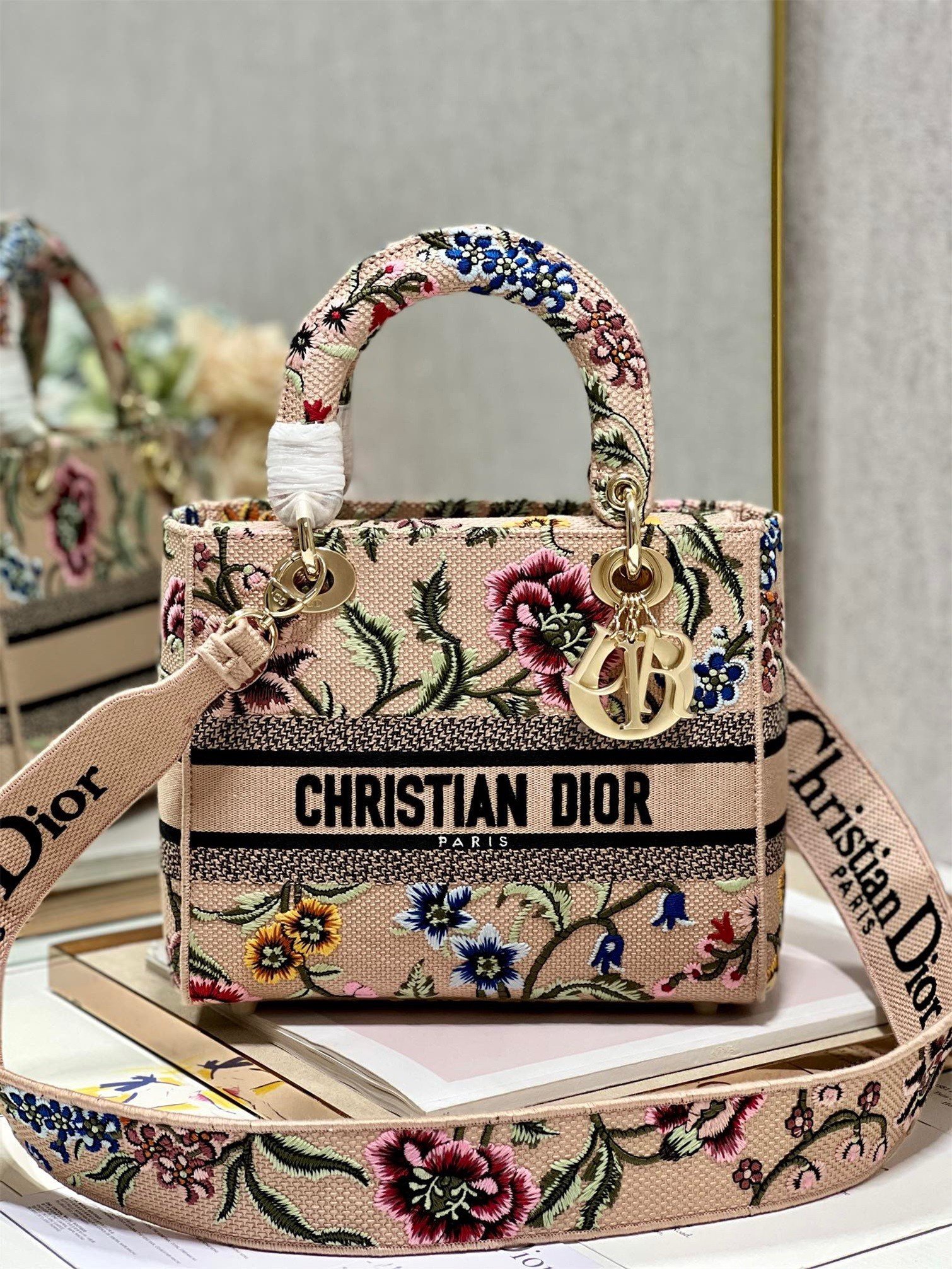 Dior Lady D-Lite Medium Bag In Beige Raffia Embroidered with Dior Petites Fleurs