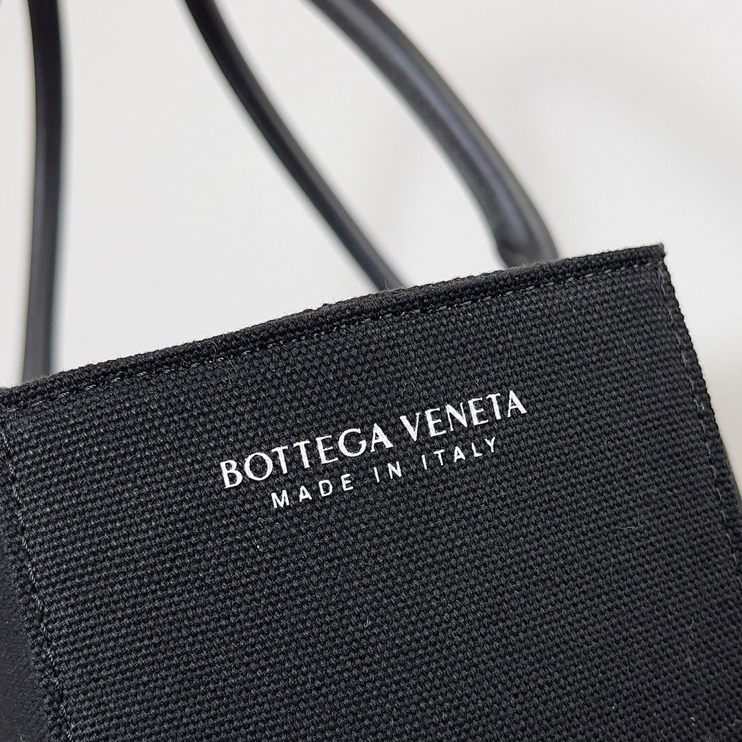 Bottega Veneta Large Arco Tote Bag In Black Intrecciato Canvas