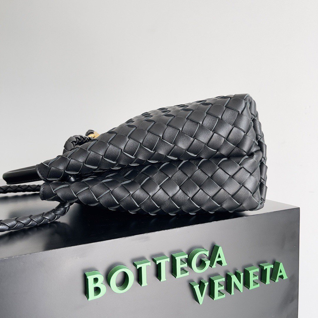 Bottega Veneta Medium Andiamo Bag In Black Intrecciato Lambskin