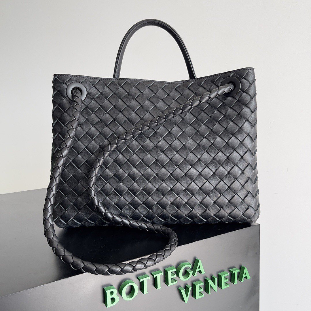 Bottega Veneta Medium Andiamo Bag In Black Intrecciato Lambskin