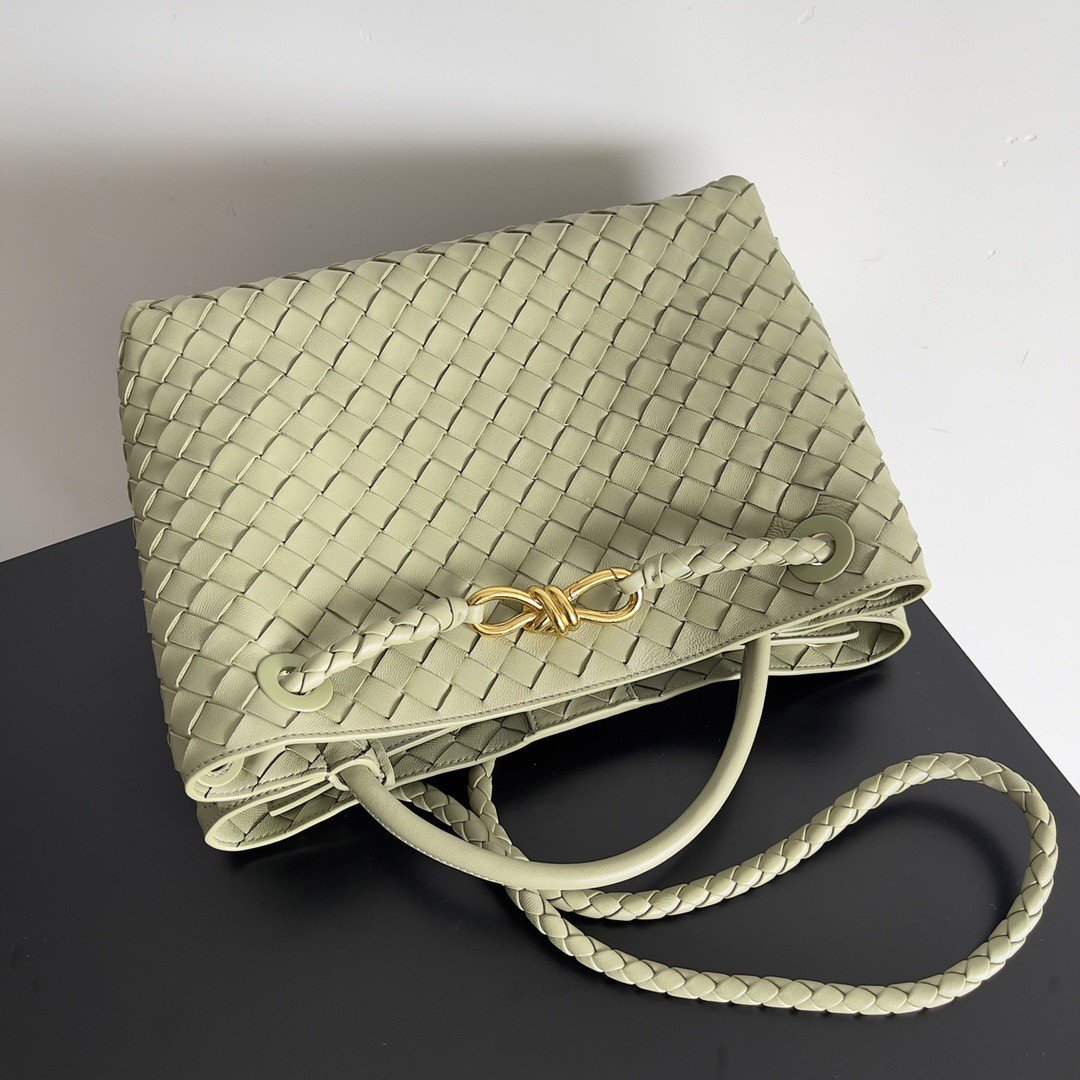 Bottega Veneta Medium Andiamo Bag In Travertine Intrecciato Lambskin