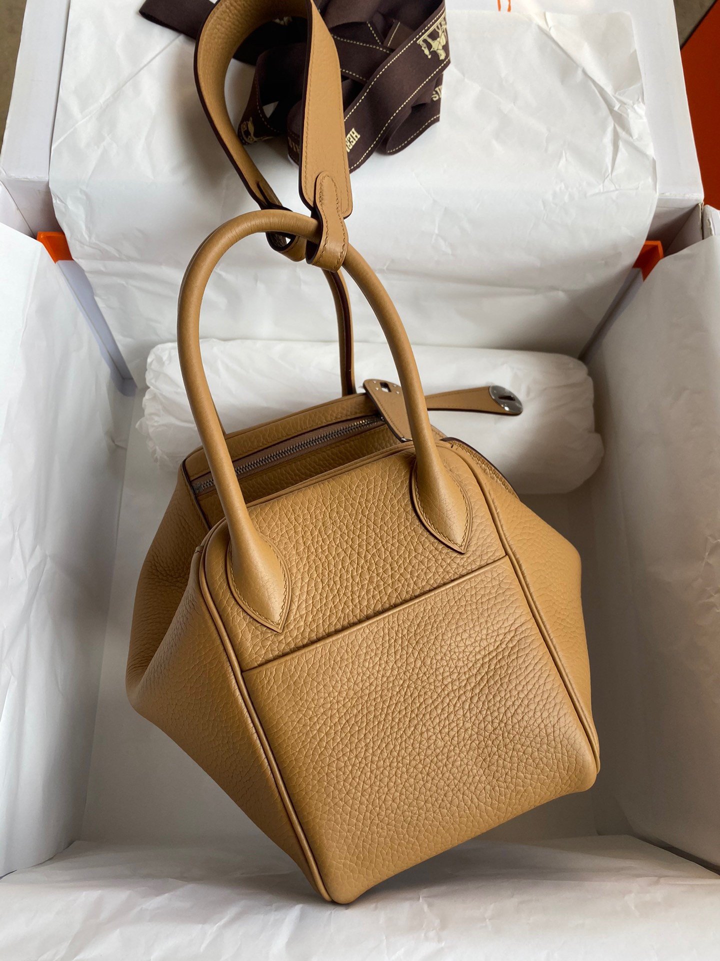 Hermes Lindy 26 Handmade Bag In Biscuit Clemence Leather