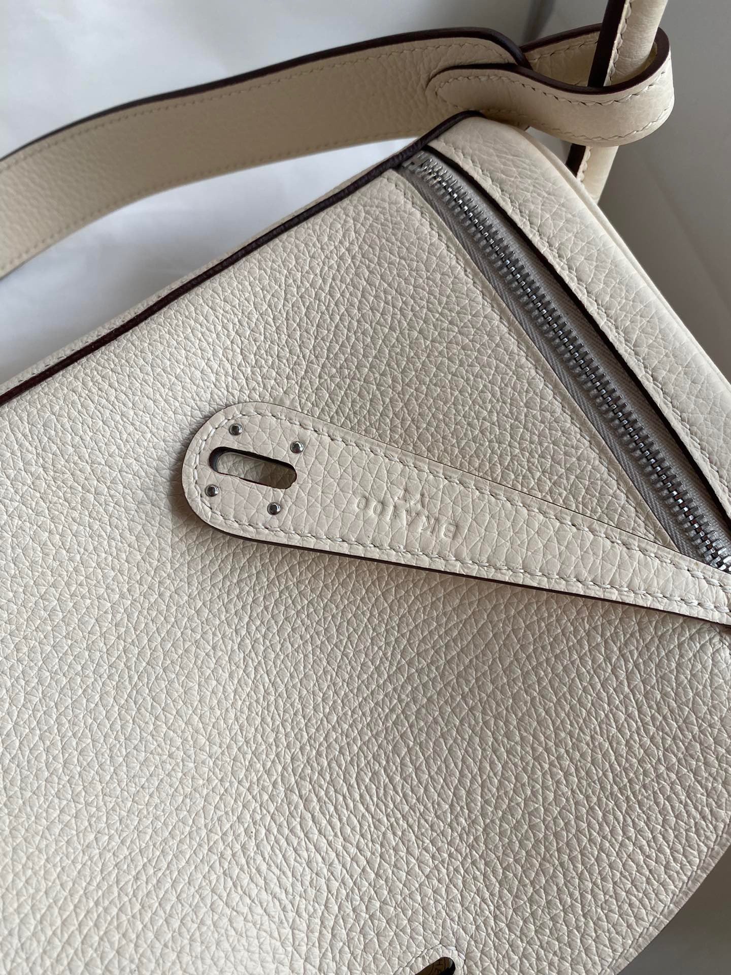 Hermes Lindy 26 Handmade Bag In Nata Clemence Leather