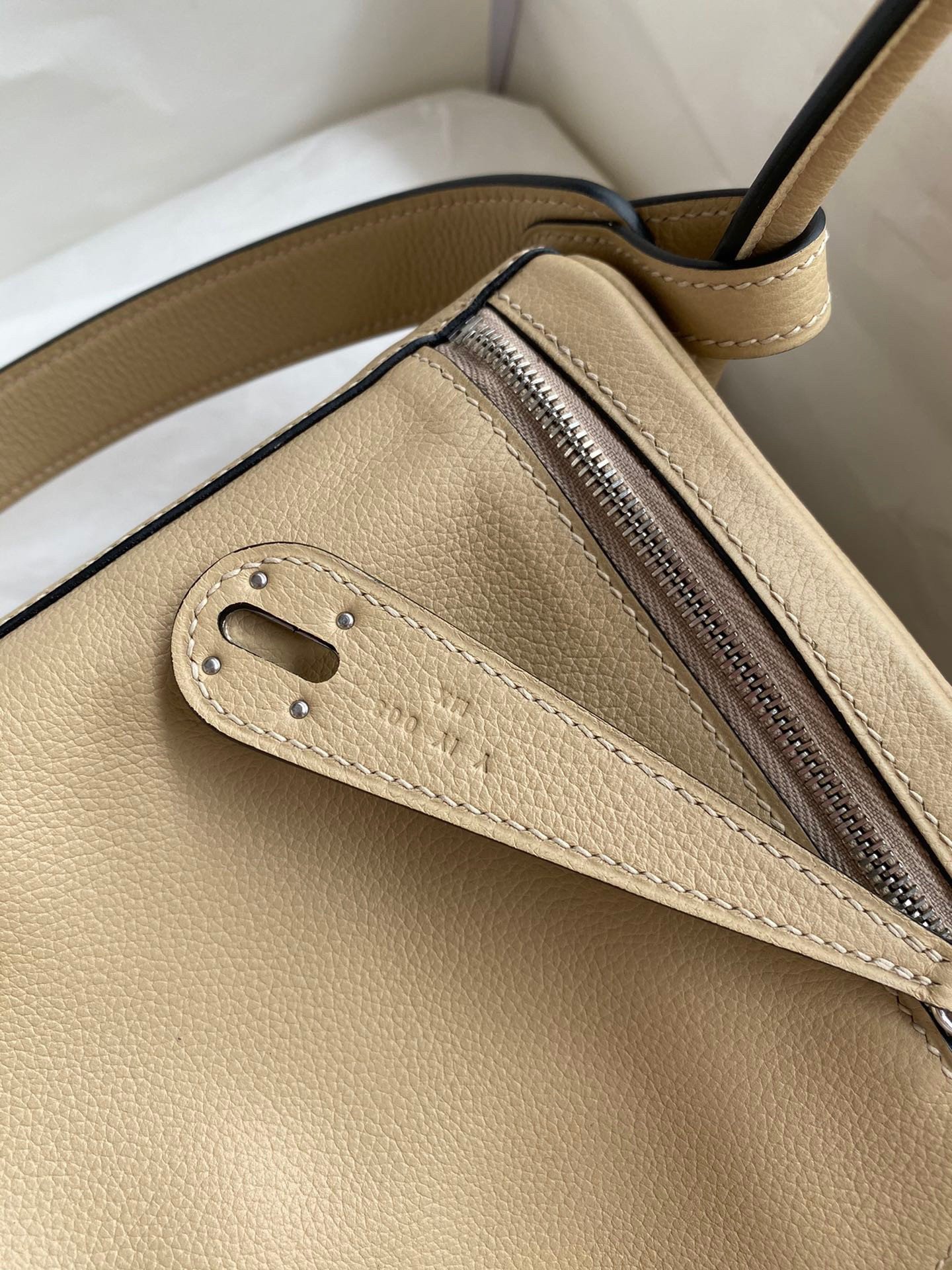 Hermes Lindy 26 Handmade Bag In Trench Evercolor Leather