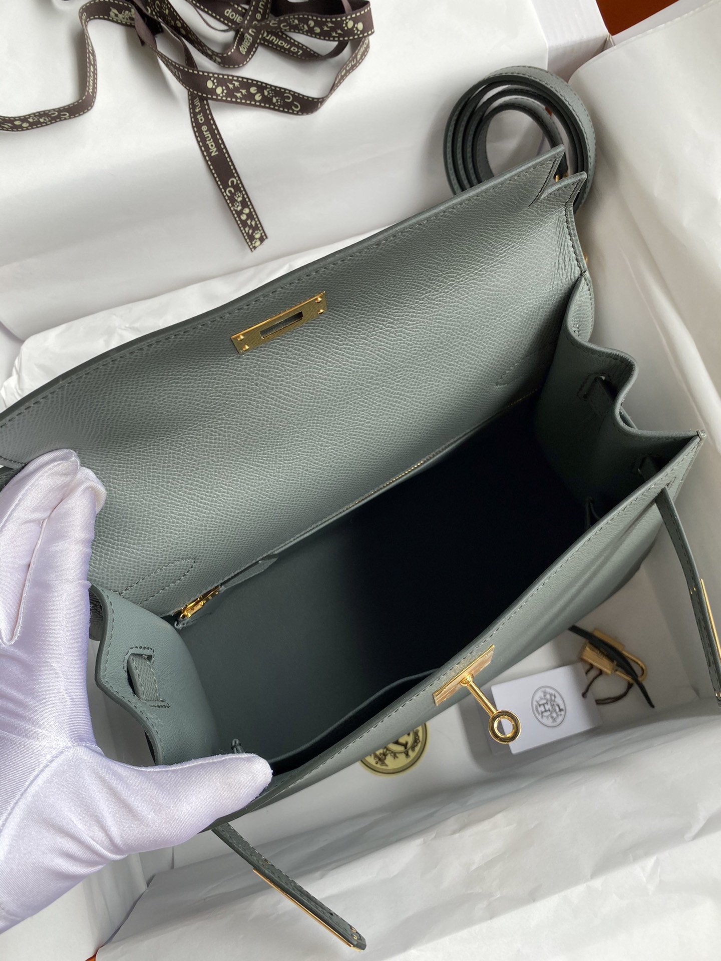 Hermes Kelly Sellier 28 Handmade Bag In Vert Amande Epsom Calfskin