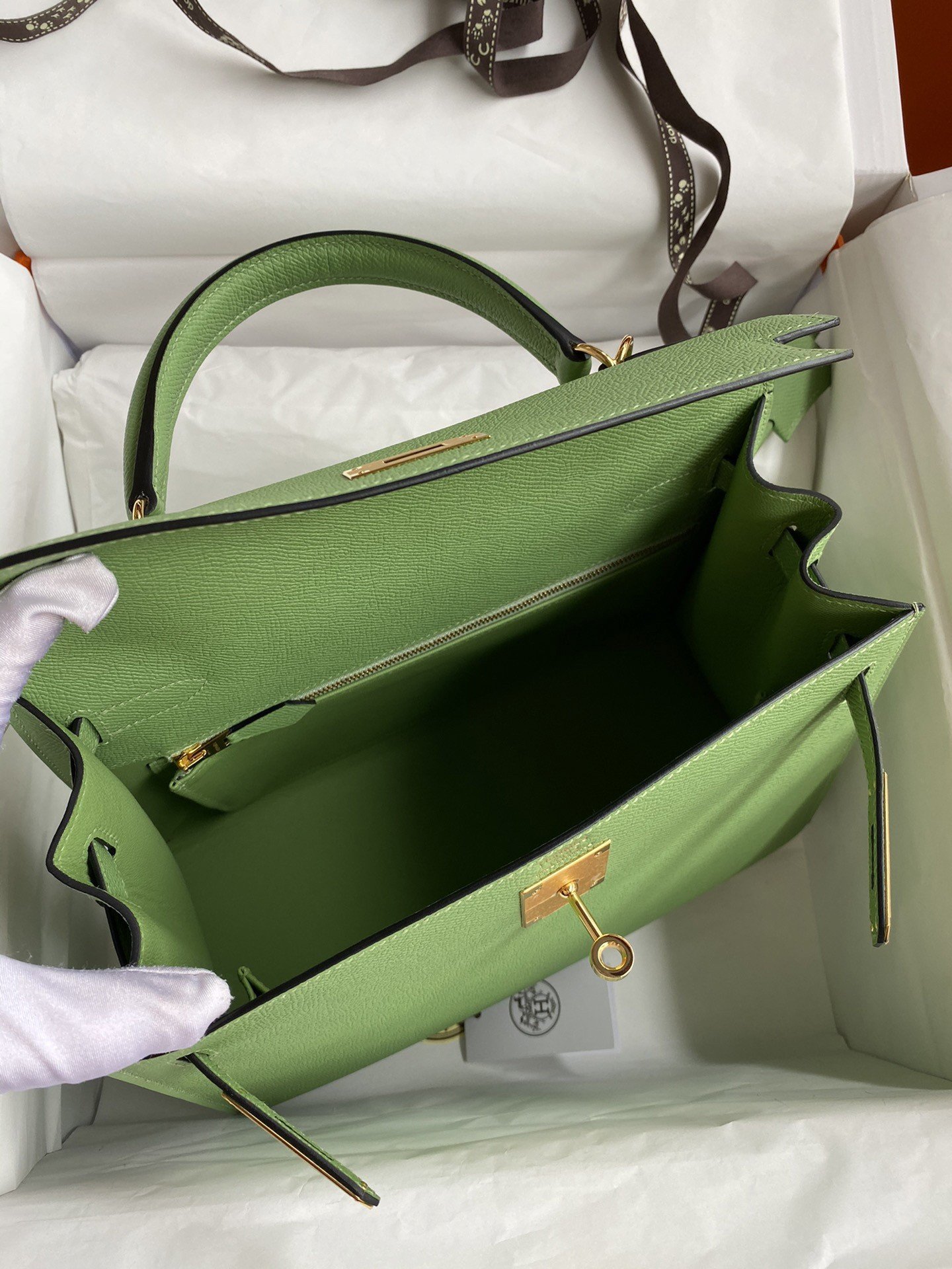 Hermes Kelly Sellier 28 Handmade Bag In Vert Criquet Epsom Calfskin