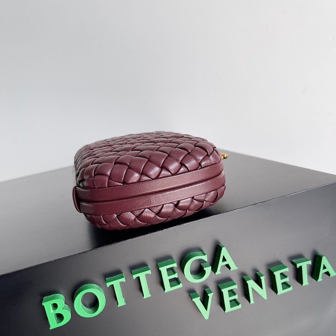 Bottega Veneta Knot Minaudiere Clutch In Bordeaux Intrecciato Lambskin