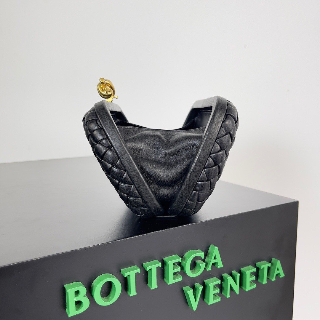 Bottega Veneta Knot Minaudiere Clutch In Black Intrecciato Lambskin