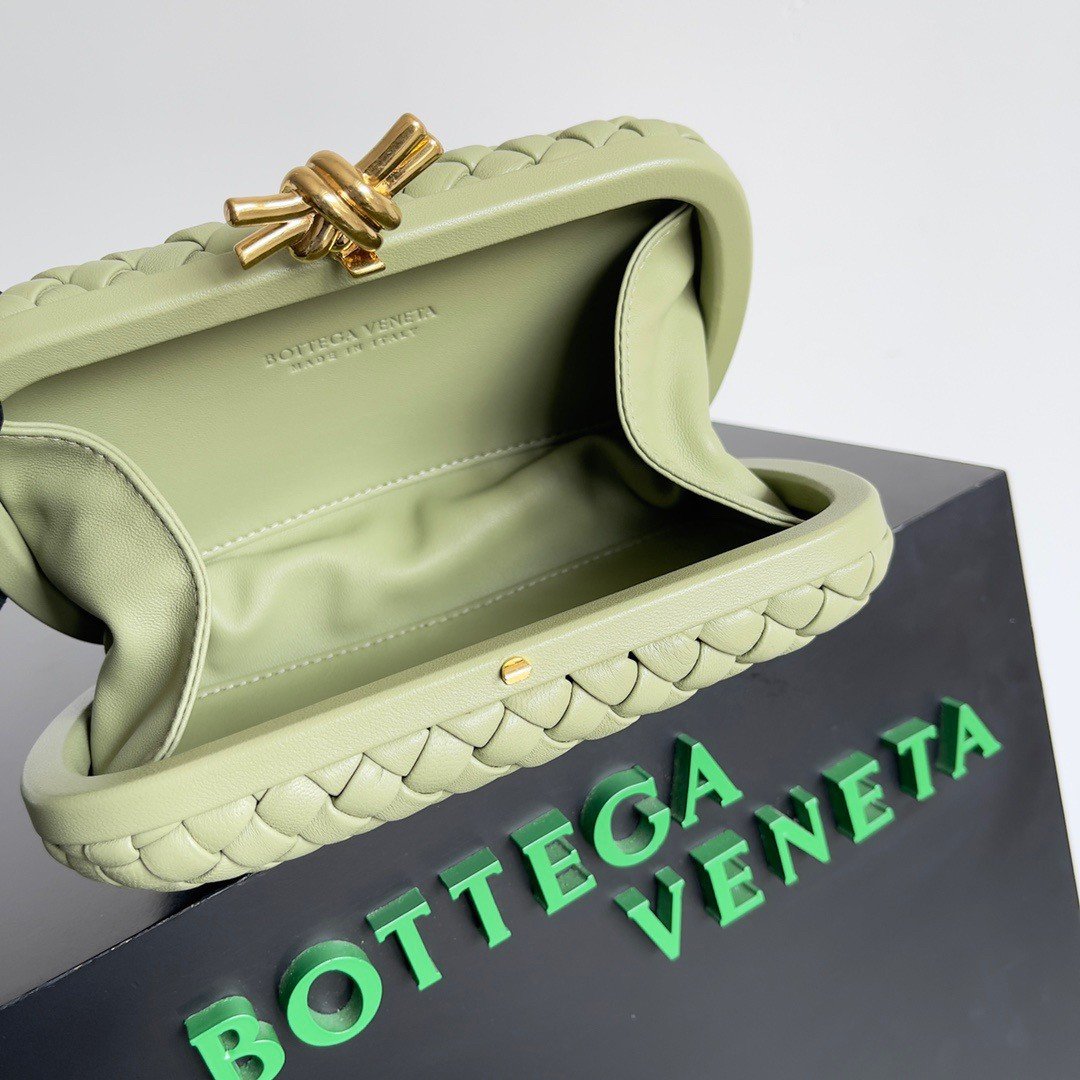 Bottega Veneta Knot Minaudiere Clutch In Travertine Intrecciato Lambskin