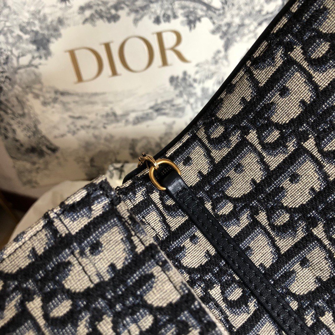 Dior Saddle Chain Pouch In Blue Dior Oblique Jacquard