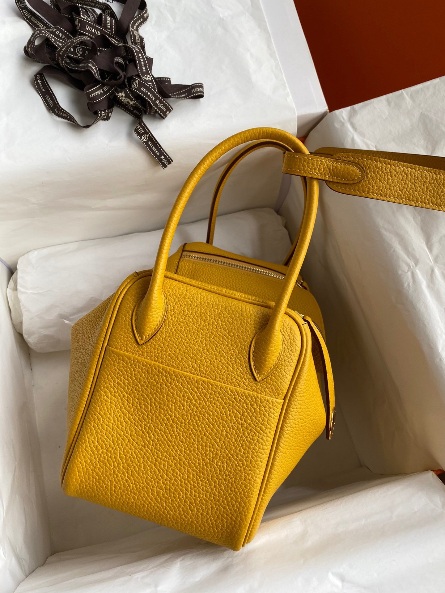 Hermes Lindy 26 Handmade Bag In Jaune Ambre Clemence Leather