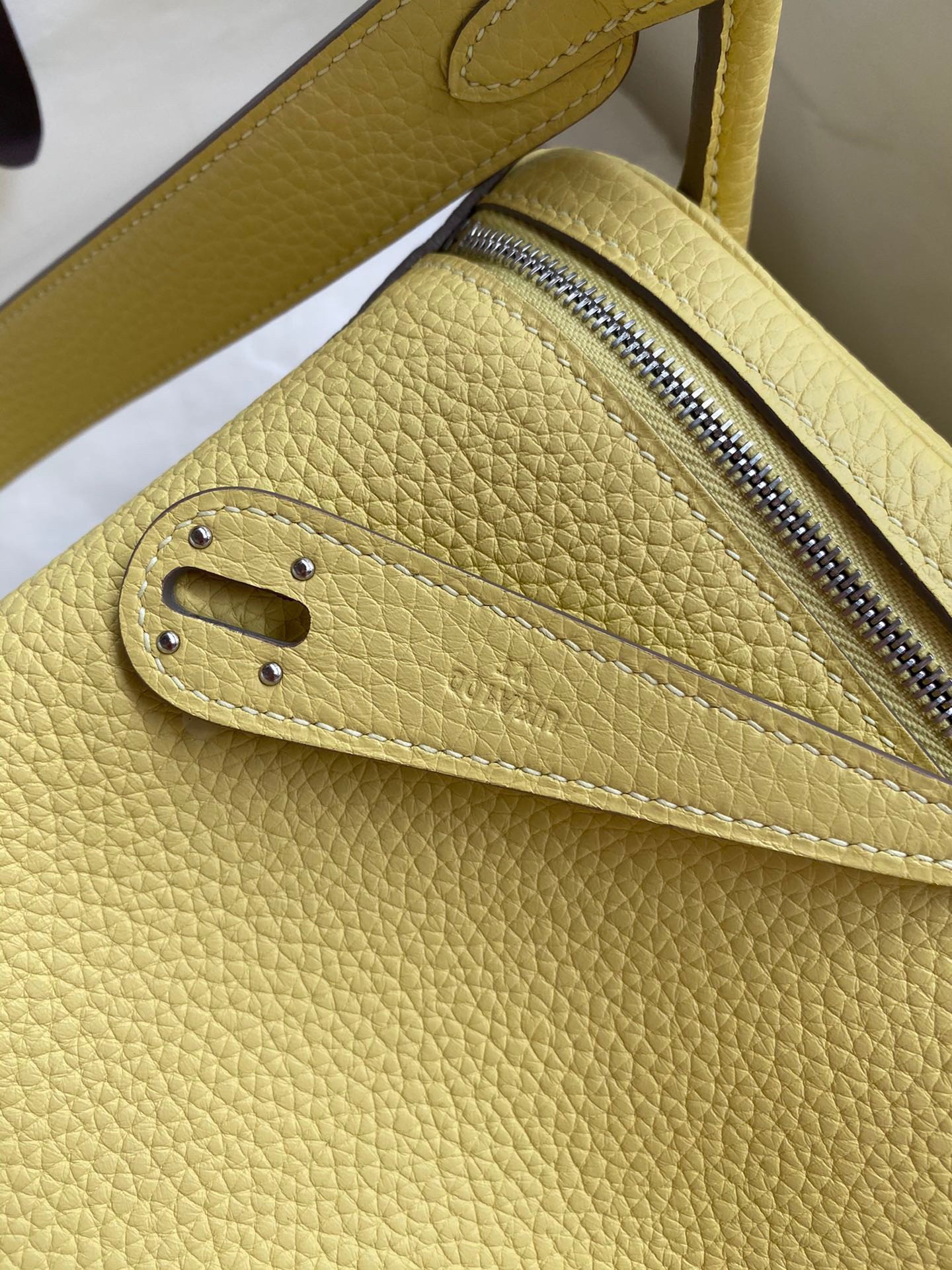 Hermes Lindy 26 Handmade Bag In Jaune Poussin Clemence Leather