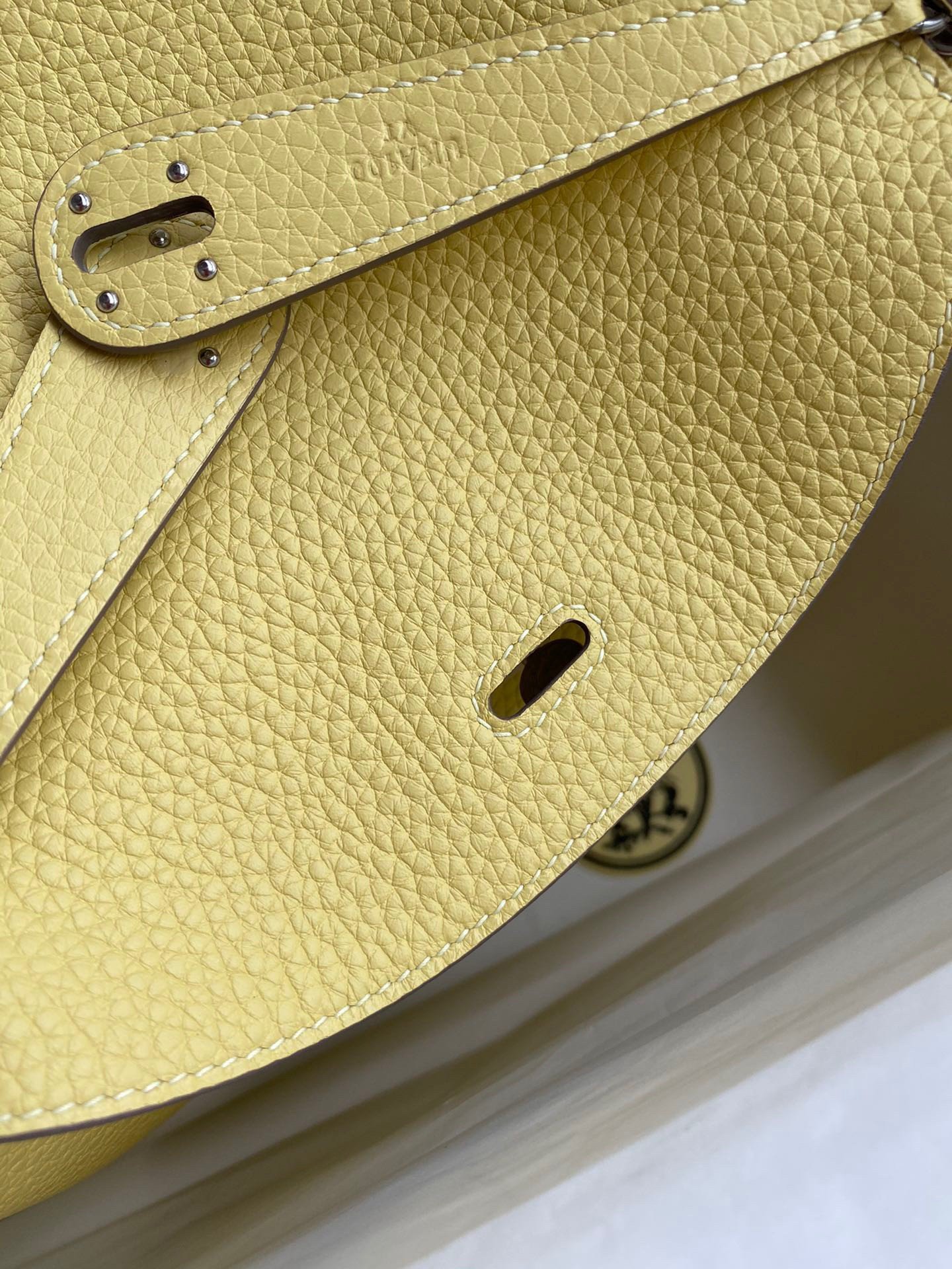 Hermes Lindy 26 Handmade Bag In Jaune Poussin Clemence Leather