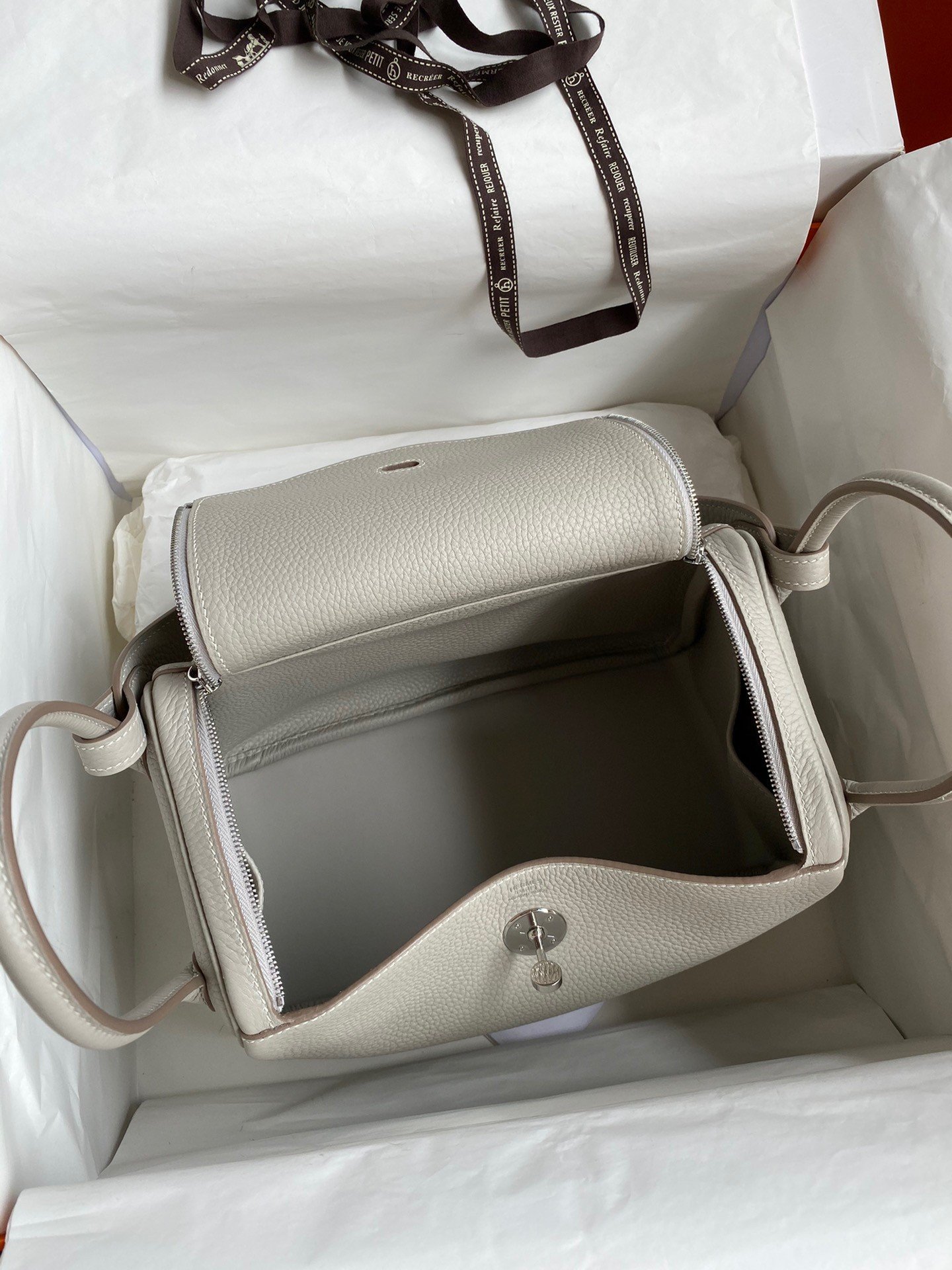 Hermes Lindy 26 Handmade Bag In Pearl Grey Clemence Leather