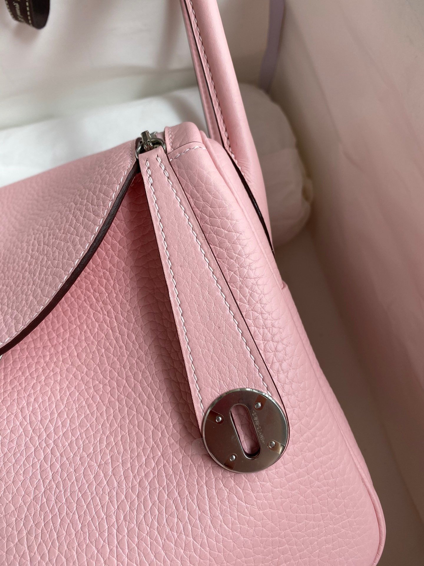 Hermes Lindy 26 Handmade Bag In Rose Sakura Clemence Leather