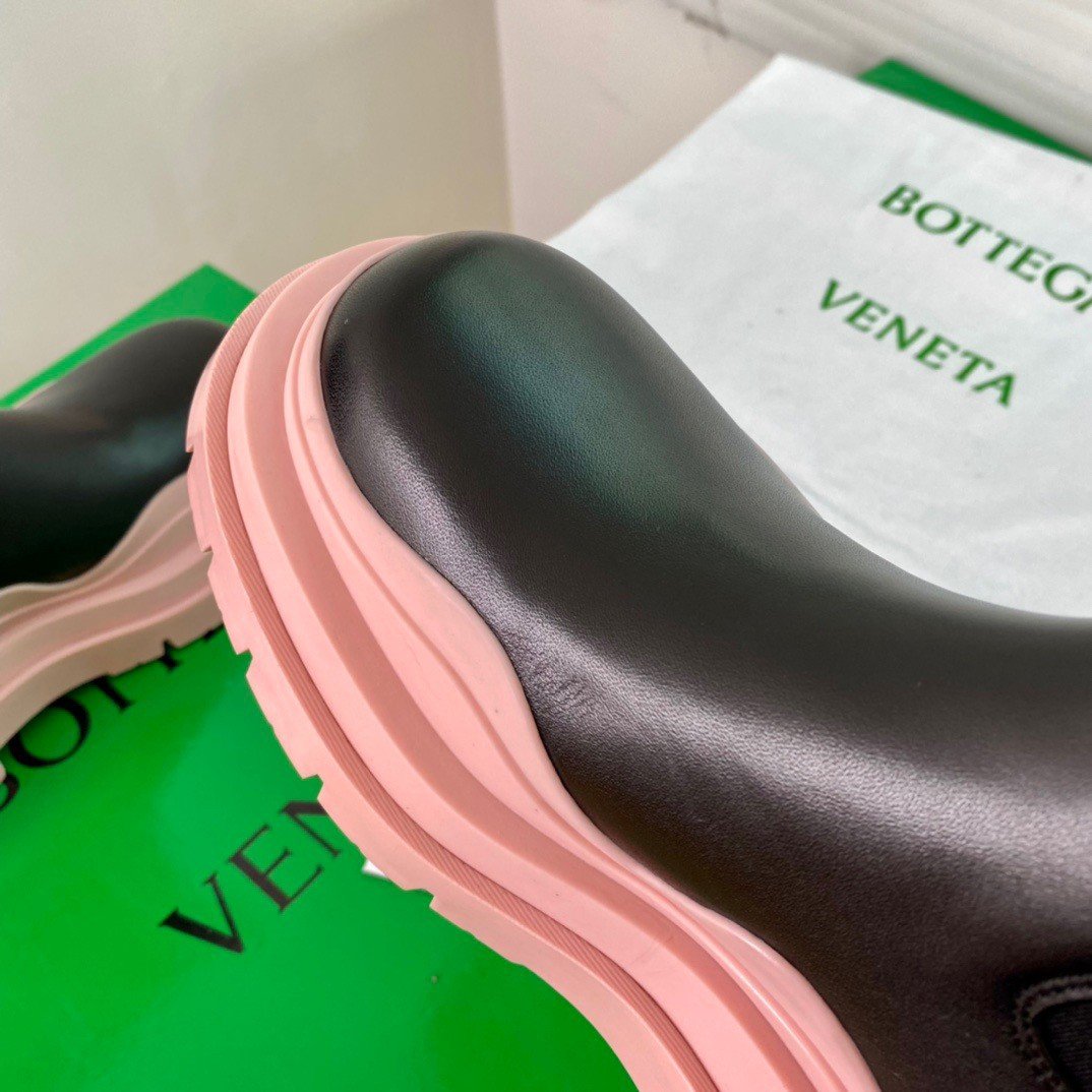 Bottega Veneta BV Tire Chelsea Boots with Pink Outsole