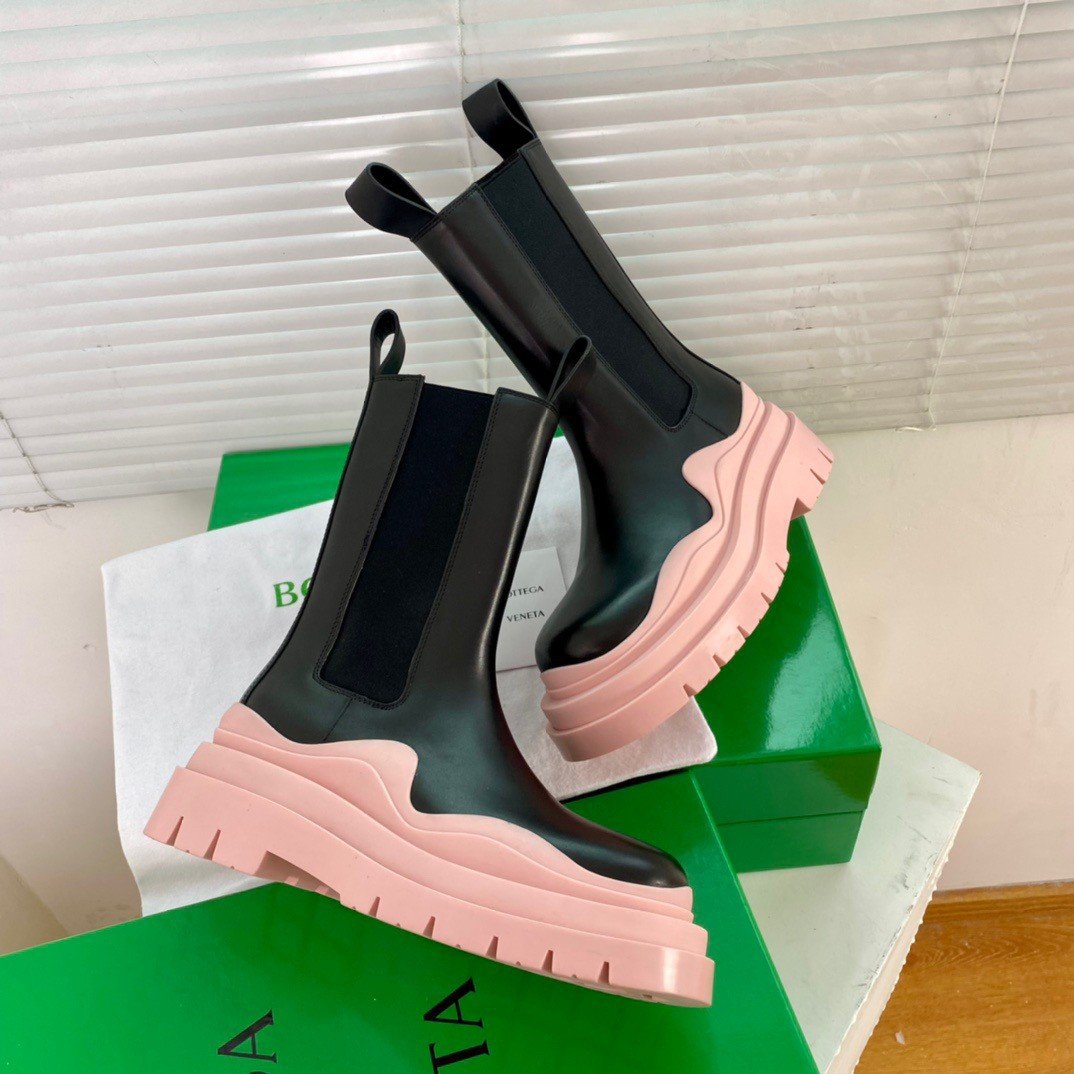 Bottega Veneta BV Tire Chelsea Boots with Pink Outsole