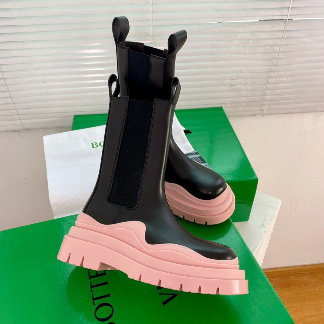 Bottega Veneta BV Tire Chelsea Boots with Pink Outsole