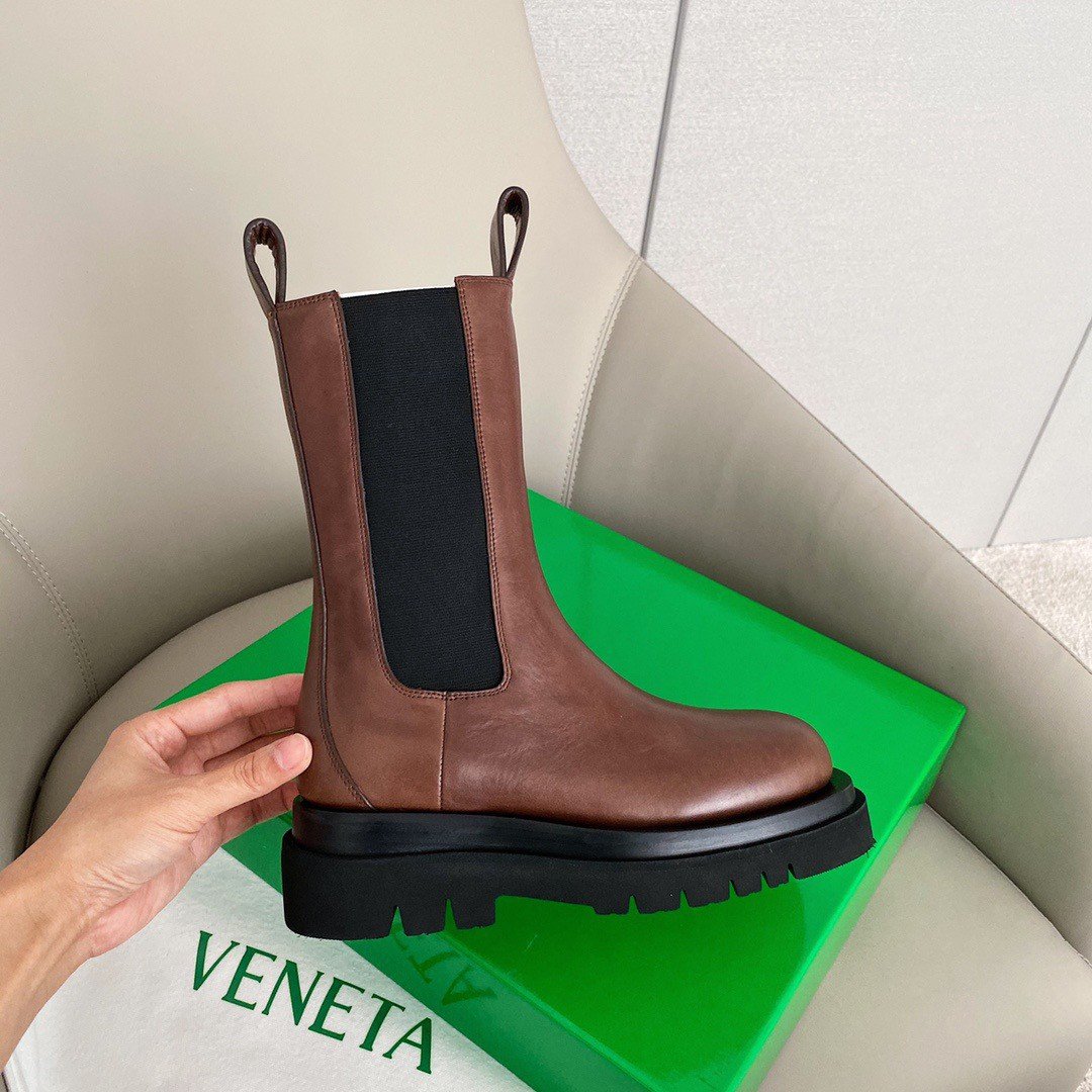 Bottega Veneta BV Lug Chelsea Boots In Brown Calfskin