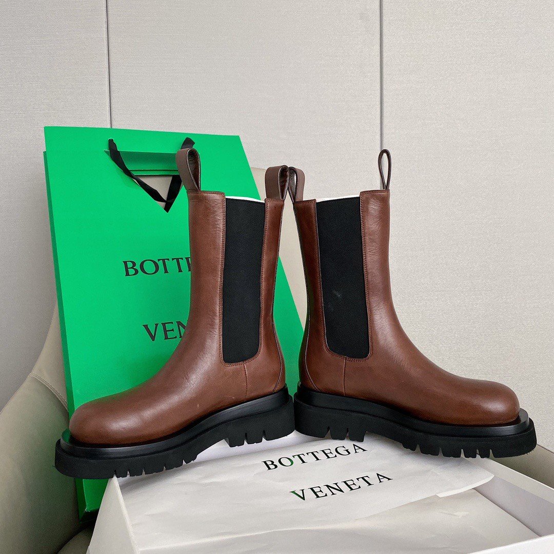 Bottega Veneta BV Lug Chelsea Boots In Brown Calfskin