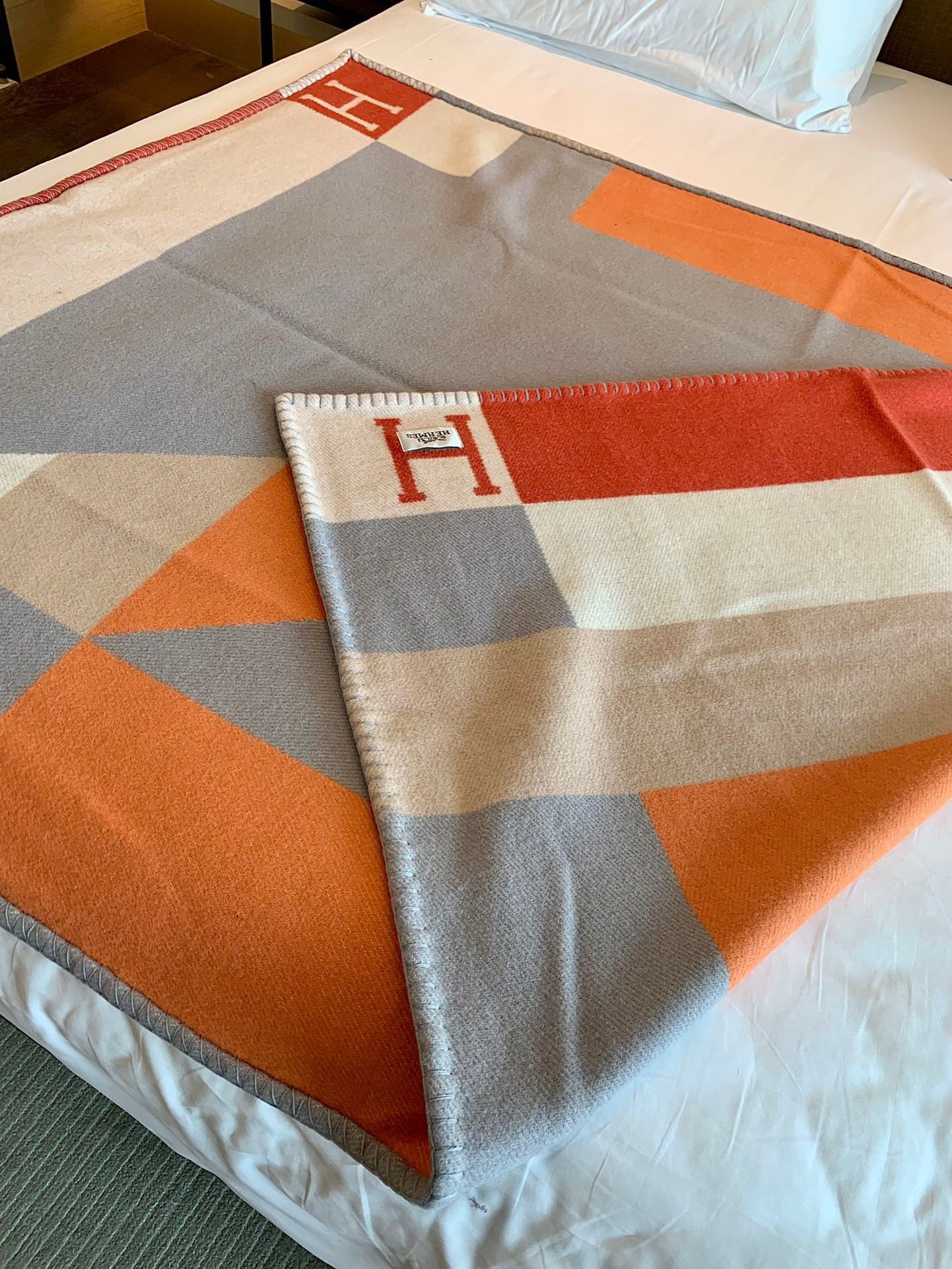 Hermes H Drapeau Blanket in Terracotta and Grey Cashmere