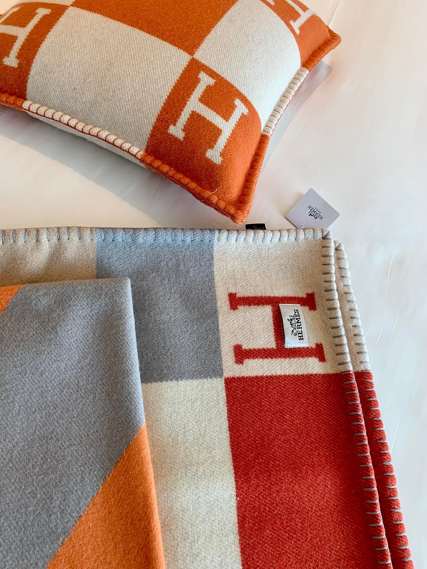 Hermes H Drapeau Blanket in Terracotta and Grey Cashmere