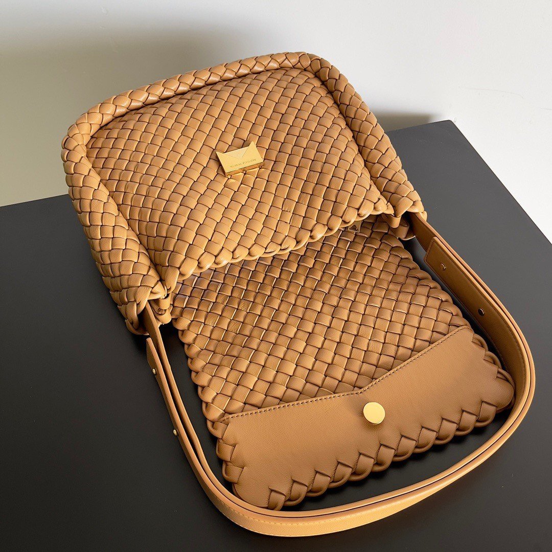 Bottega Veneta Cobble Small Bag in Caramel Intrecciato Leather