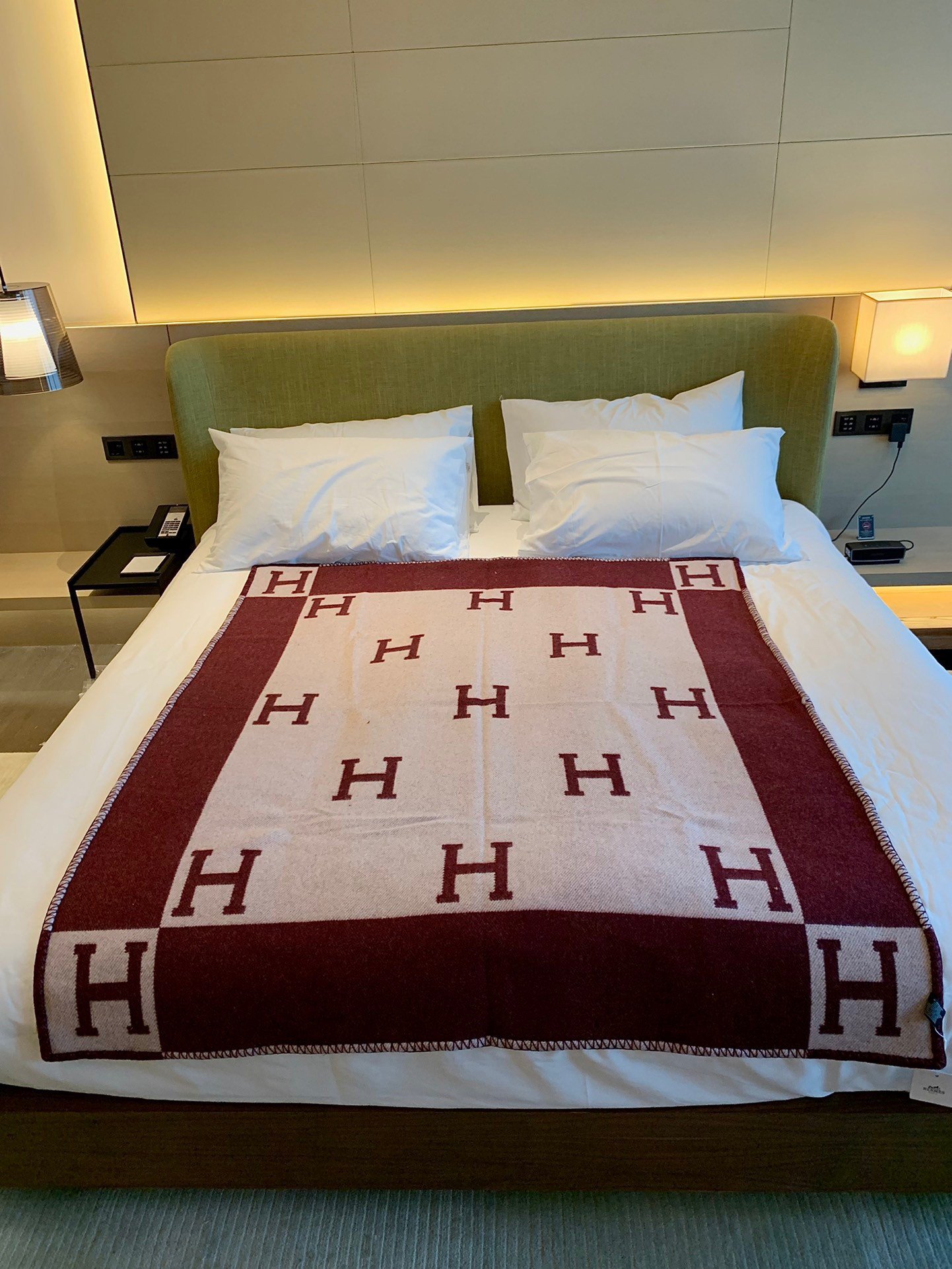 Hermes Avalon Throw Blanket in Fuchsia Wool and Cashmere