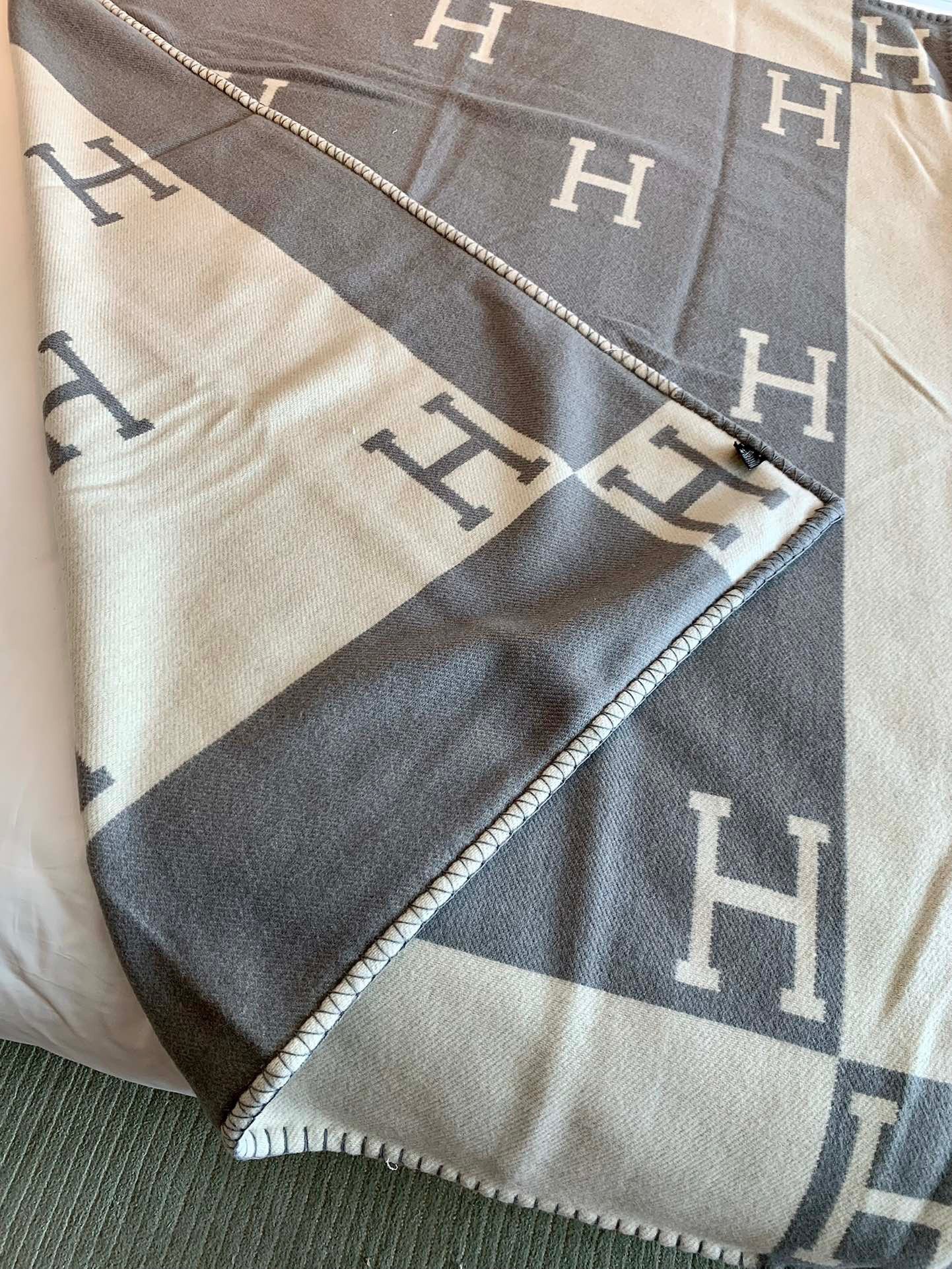 Hermes Avalon Throw Blanket in Grey Wool and Cashmere