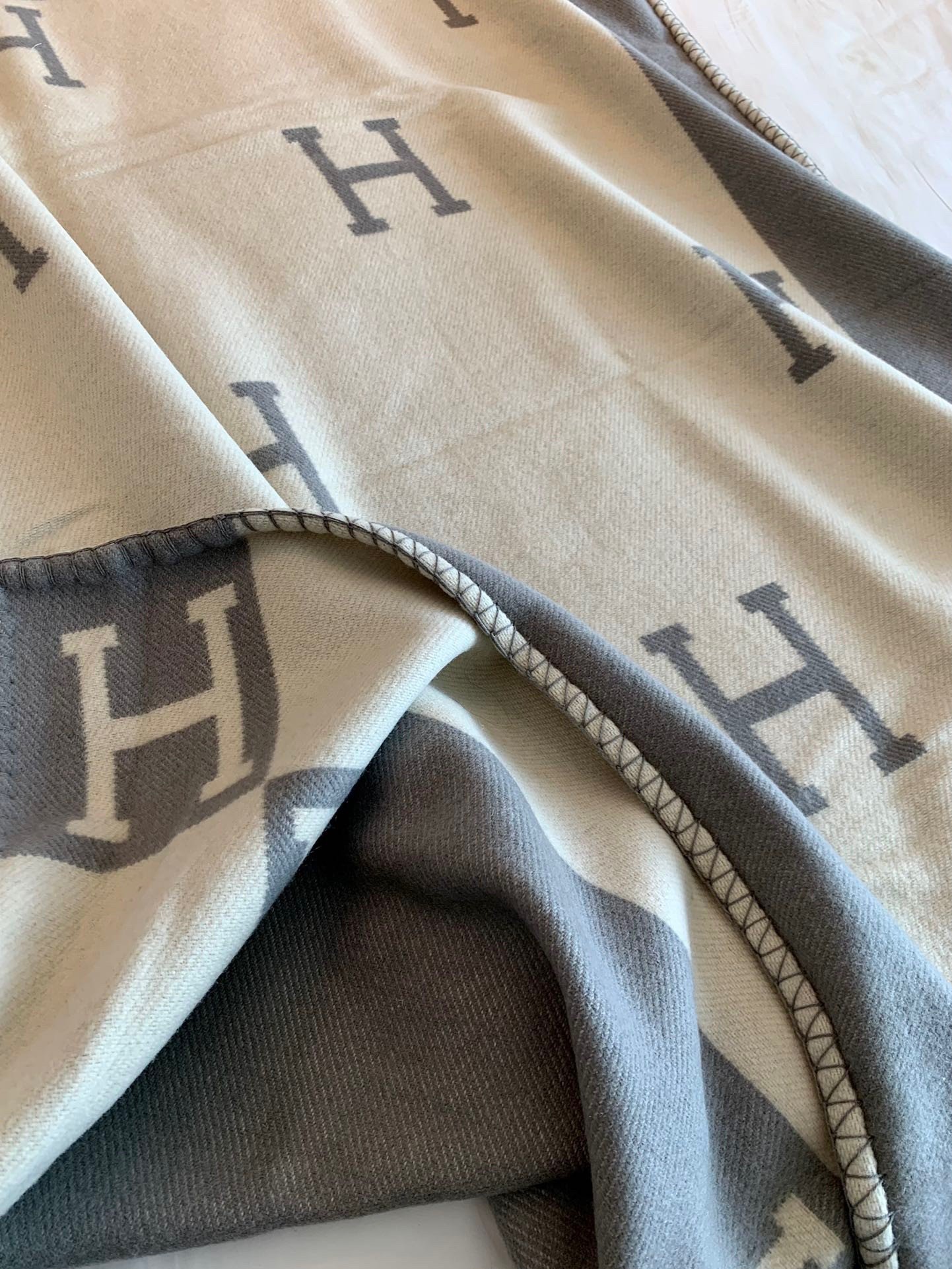 Hermes Avalon Throw Blanket in Grey Wool and Cashmere