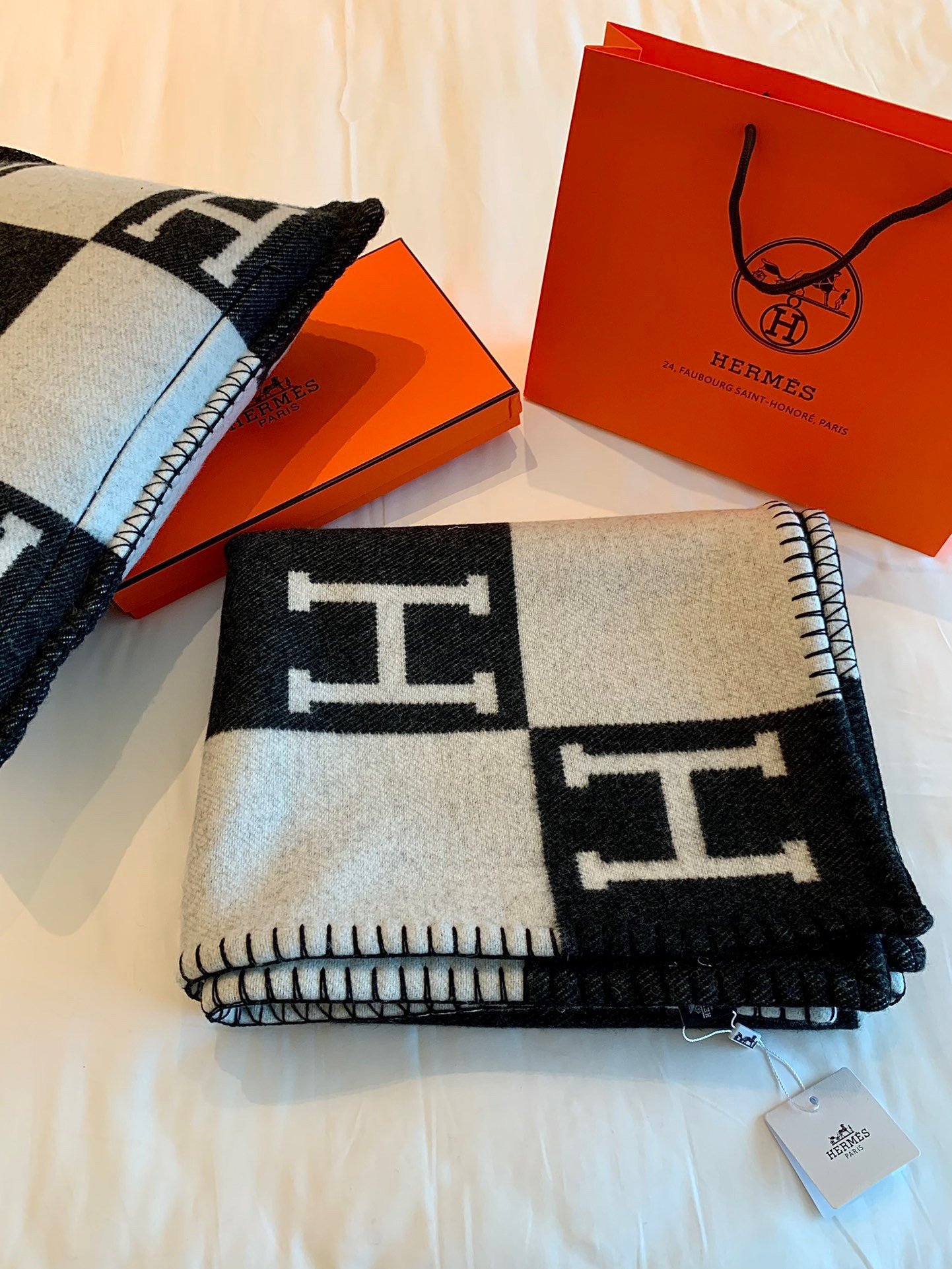 Hermes Avalon Throw Blanket in Black Wool and Cashmere