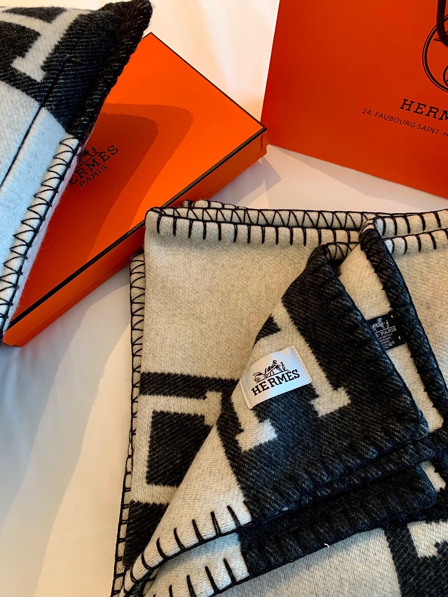 Hermes Avalon Throw Blanket in Black Wool and Cashmere