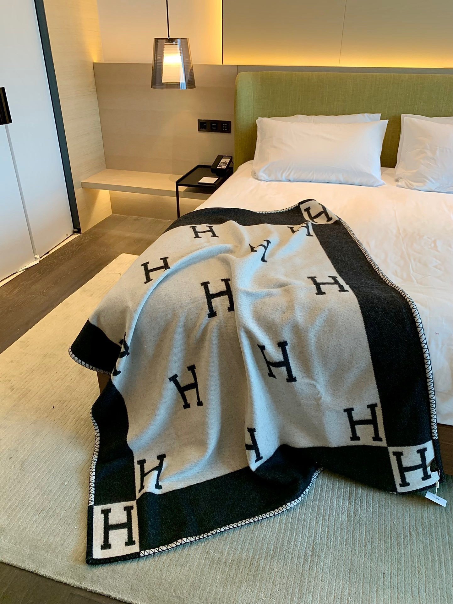 Hermes Avalon Throw Blanket in Black Wool and Cashmere